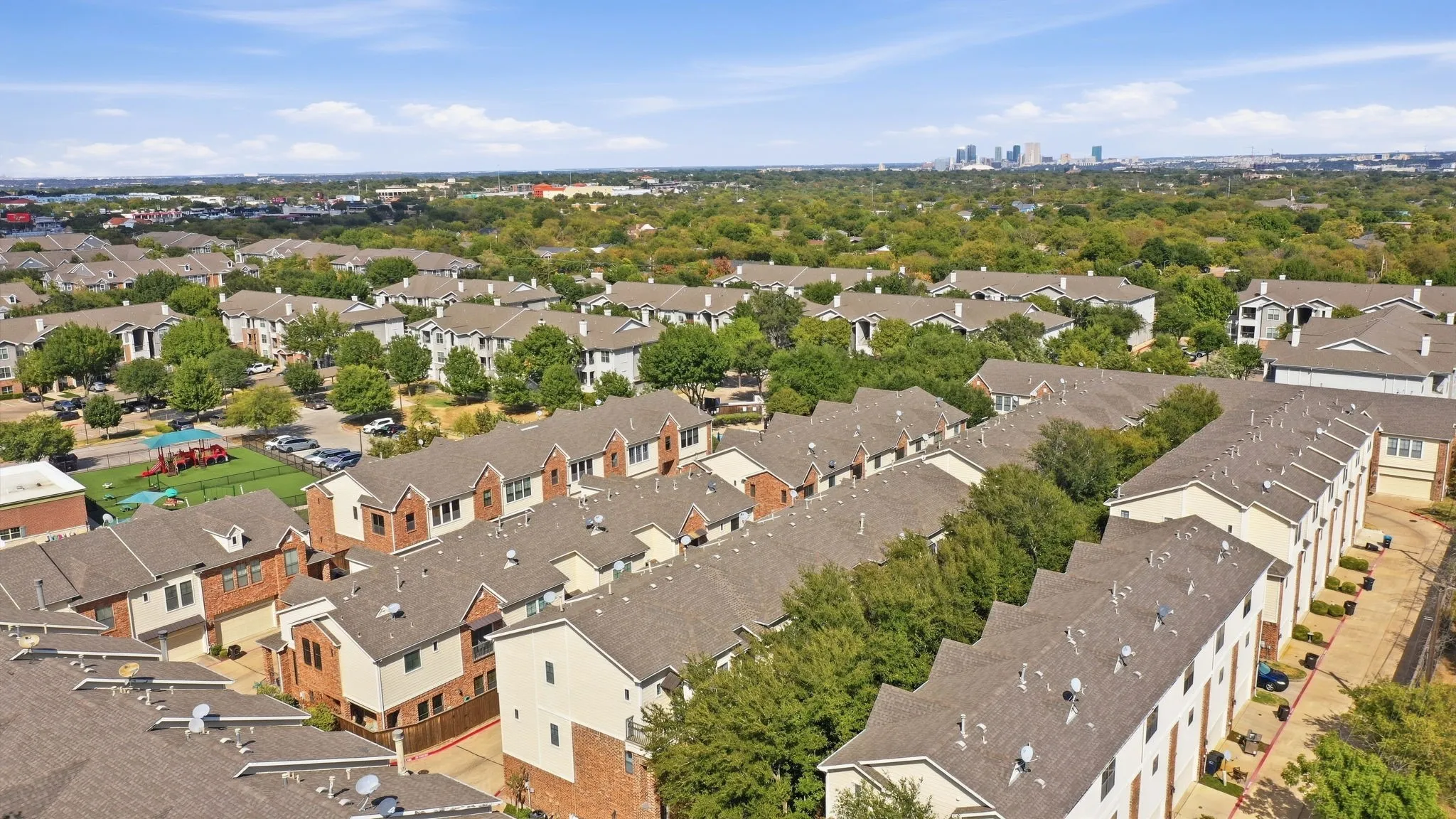 Condominium For Sale in Tarrant County , 3815 Birkdale Drive, Fort Worth, Texas 76116, 2 Bedroom, 3 Bathroom, 2 Garage spaces, 1,603 Sqft, built in 2005, mls#21391206, Real Estate Agent in Fort Worth, Homes For Sale in Tarrant county, Homes For Sale in Fort Worth, Realtor in Fort Worth Texas, Real Estate Brokerage Independent Realty Texas, Luminita Cordes Realtor