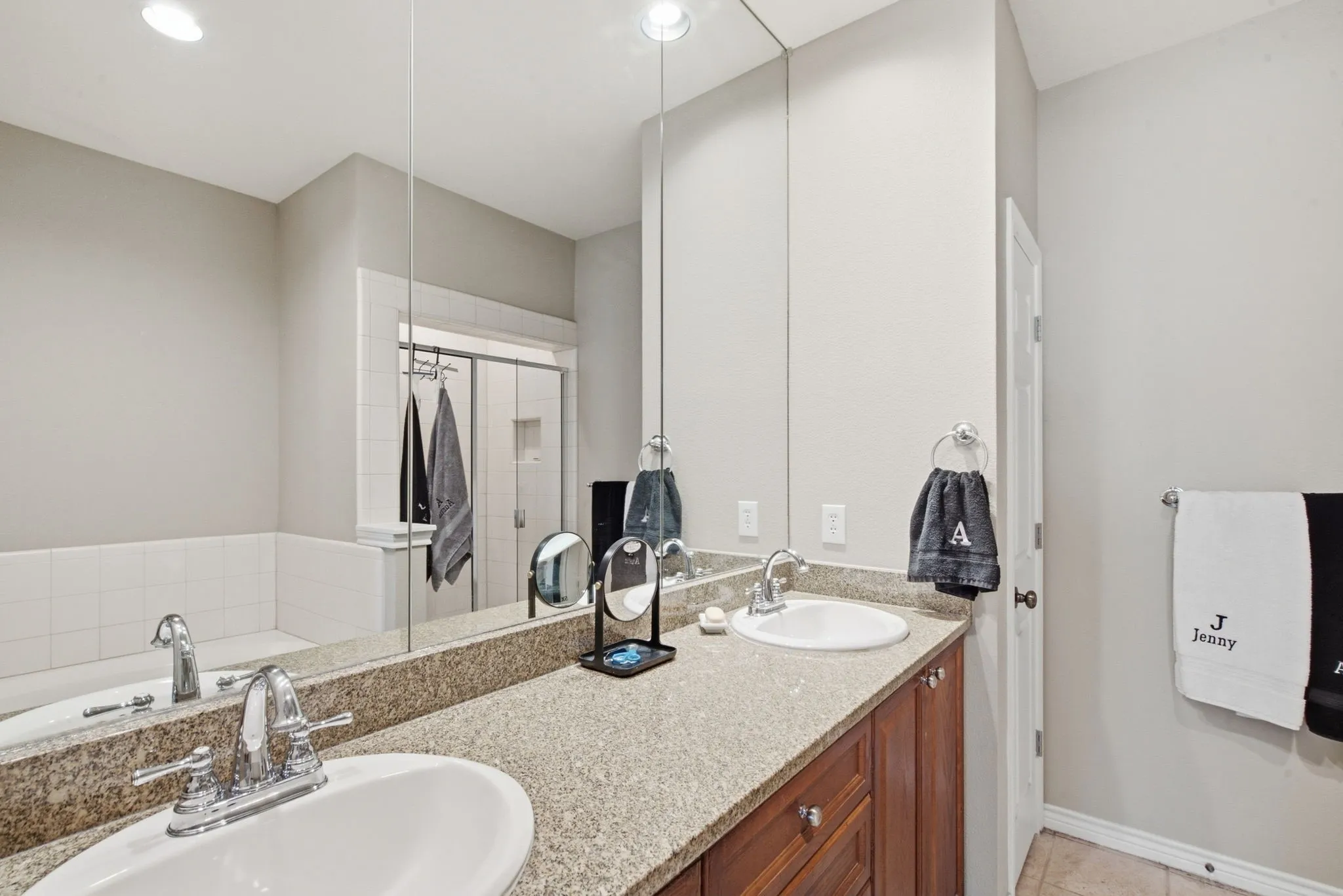 Condominium For Sale in Tarrant County , 3815 Birkdale Drive, Fort Worth, Texas 76116, 2 Bedroom, 3 Bathroom, 2 Garage spaces, 1,603 Sqft, built in 2005, mls#21391206, Real Estate Agent in Fort Worth, Homes For Sale in Tarrant county, Homes For Sale in Fort Worth, Realtor in Fort Worth Texas, Real Estate Brokerage Independent Realty Texas, Luminita Cordes Realtor