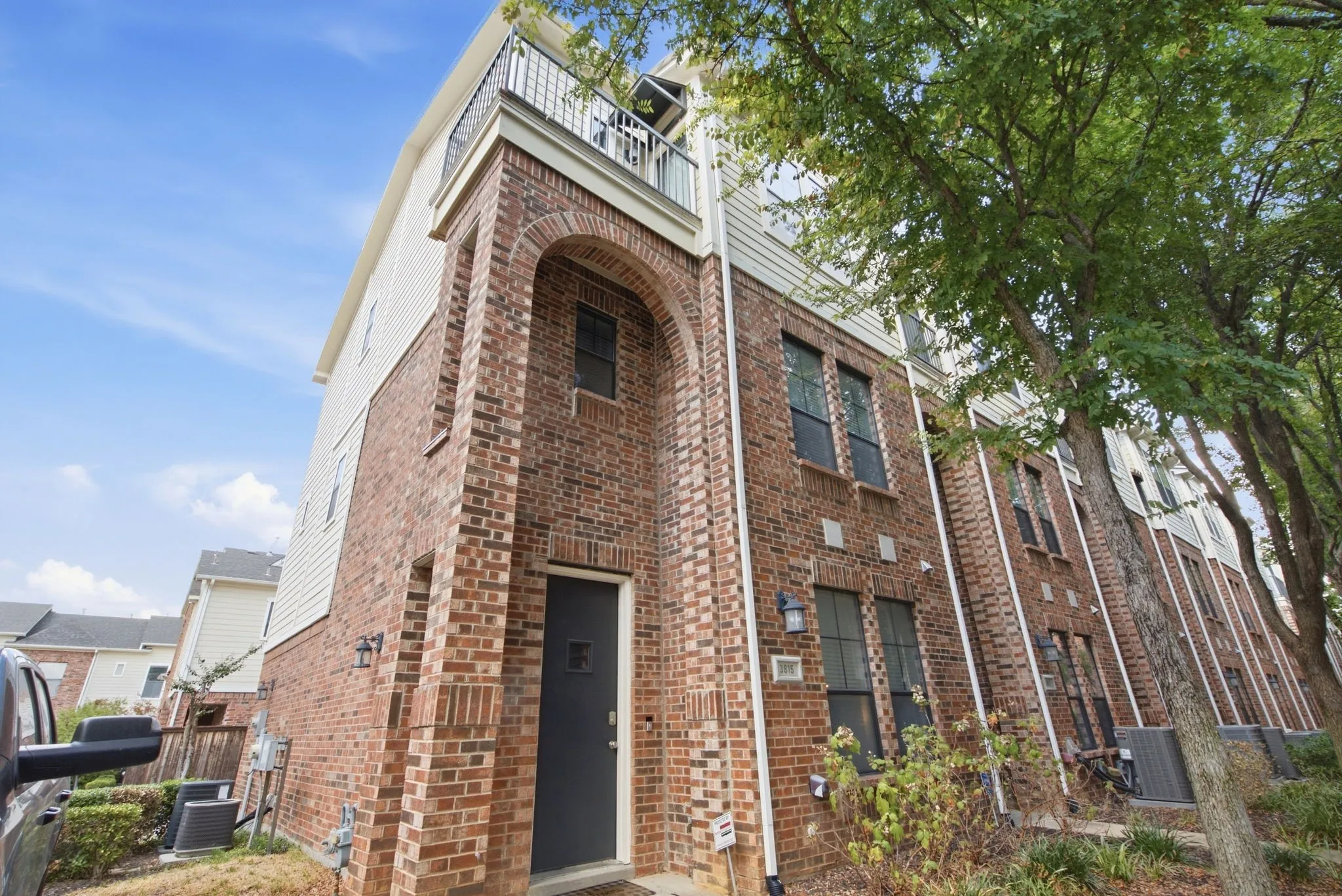 Condominium For Sale in Tarrant County , 3815 Birkdale Drive, Fort Worth, Texas 76116, 2 Bedroom, 3 Bathroom, 2 Garage spaces, 1,603 Sqft, built in 2005, mls#21391206, Real Estate Agent in Fort Worth, Homes For Sale in Tarrant county, Homes For Sale in Fort Worth, Realtor in Fort Worth Texas, Real Estate Brokerage Independent Realty Texas, Luminita Cordes Realtor