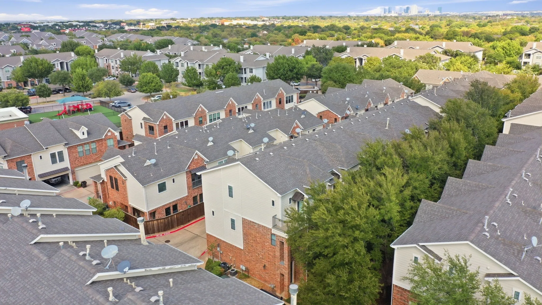 Condominium For Sale in Tarrant County , 3815 Birkdale Drive, Fort Worth, Texas 76116, 2 Bedroom, 3 Bathroom, 2 Garage spaces, 1,603 Sqft, built in 2005, mls#21391206, Real Estate Agent in Fort Worth, Homes For Sale in Tarrant county, Homes For Sale in Fort Worth, Realtor in Fort Worth Texas, Real Estate Brokerage Independent Realty Texas, Luminita Cordes Realtor
