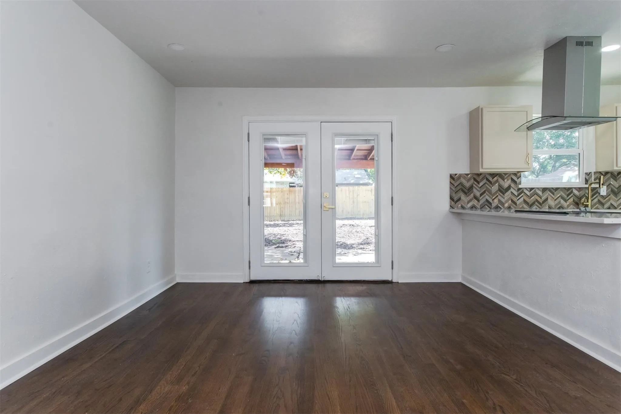 Single Family Residence For Rent in Dallas County , 1219 Cloverdale Drive, Richardson, Texas 75080, 3 Bedroom, 2 Bathroom, 2 Garage spaces, 1,418 Sqft, built in 1959, mls#21391823, Real Estate Agent in Richardson, Homes For Rent in Dallas county, Homes For Rent in Richardson, Realtor in Richardson Texas, Real Estate Brokerage Independent Realty Texas, Luminita Cordes Realtor