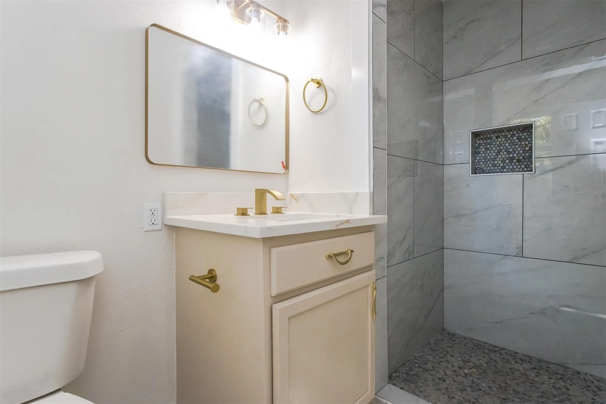 Single Family Residence For Rent in Dallas County , 1219 Cloverdale Drive, Richardson, Texas 75080, 3 Bedroom, 2 Bathroom, 2 Garage spaces, 1,418 Sqft, built in 1959, mls#21391823, Real Estate Agent in Richardson, Homes For Rent in Dallas county, Homes For Rent in Richardson, Realtor in Richardson Texas, Real Estate Brokerage Independent Realty Texas, Luminita Cordes Realtor