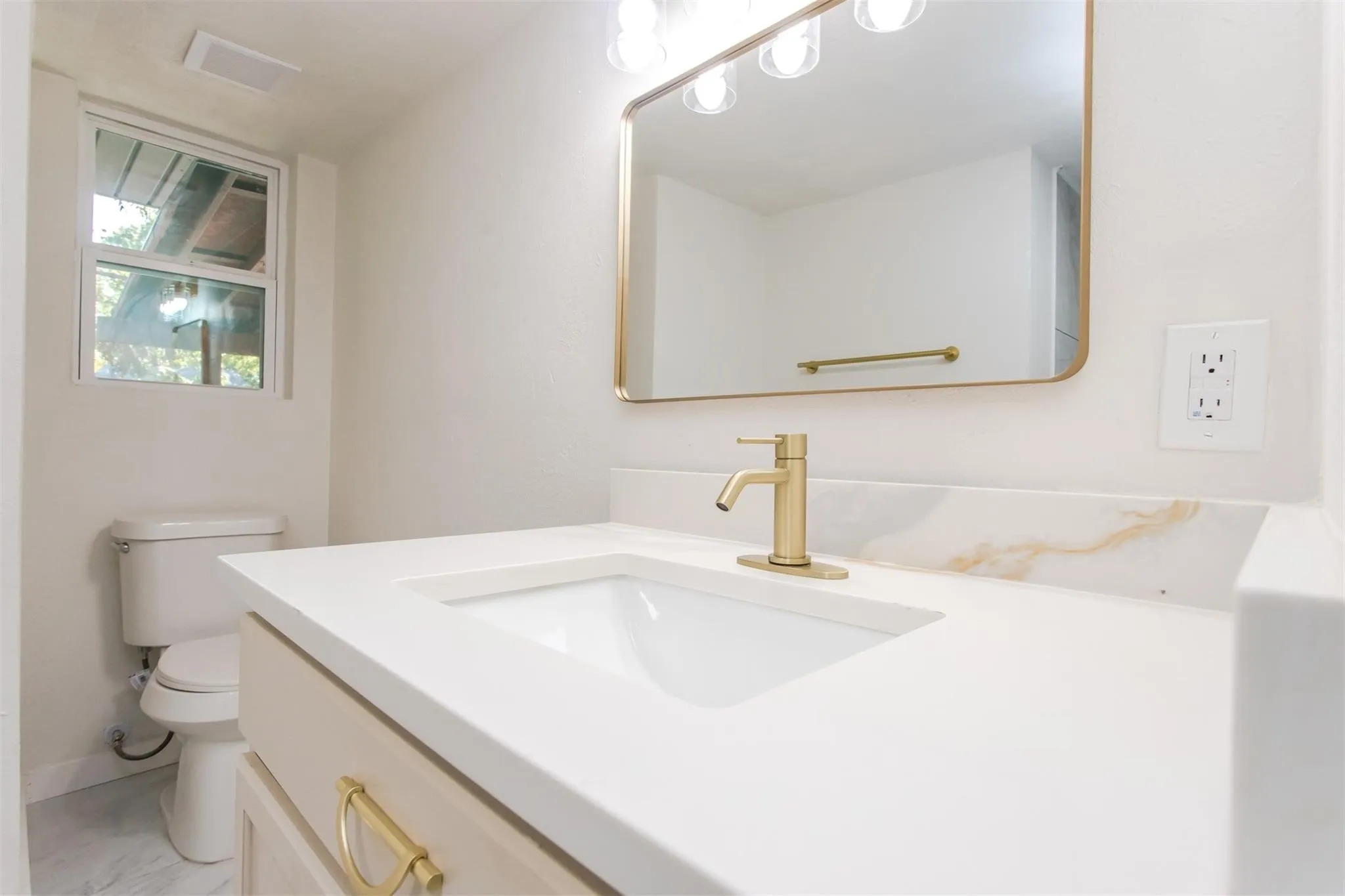 Single Family Residence For Rent in Dallas County , 1219 Cloverdale Drive, Richardson, Texas 75080, 3 Bedroom, 2 Bathroom, 2 Garage spaces, 1,418 Sqft, built in 1959, mls#21391823, Real Estate Agent in Richardson, Homes For Rent in Dallas county, Homes For Rent in Richardson, Realtor in Richardson Texas, Real Estate Brokerage Independent Realty Texas, Luminita Cordes Realtor