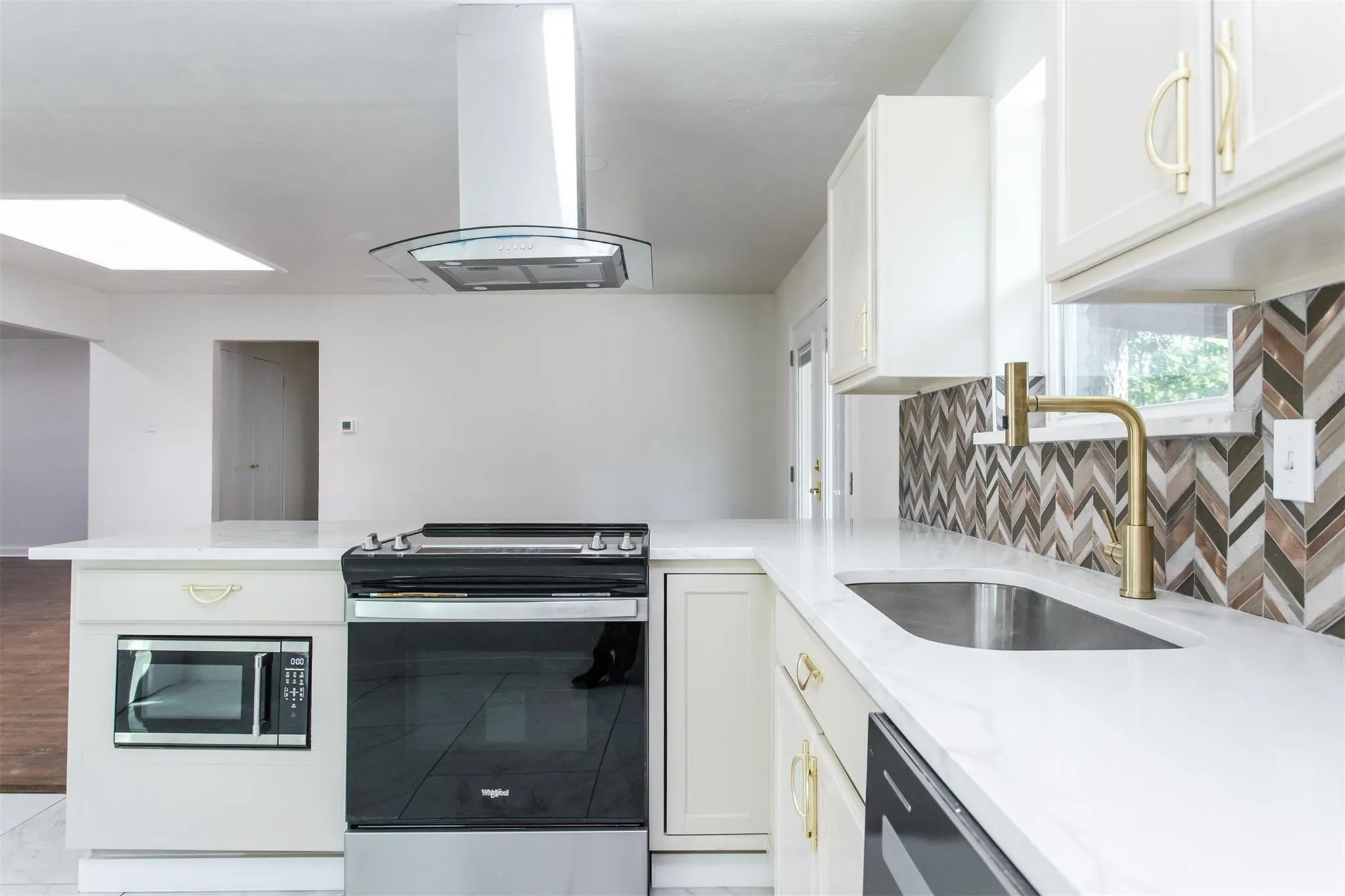 Single Family Residence For Rent in Dallas County , 1219 Cloverdale Drive, Richardson, Texas 75080, 3 Bedroom, 2 Bathroom, 2 Garage spaces, 1,418 Sqft, built in 1959, mls#21391823, Real Estate Agent in Richardson, Homes For Rent in Dallas county, Homes For Rent in Richardson, Realtor in Richardson Texas, Real Estate Brokerage Independent Realty Texas, Luminita Cordes Realtor