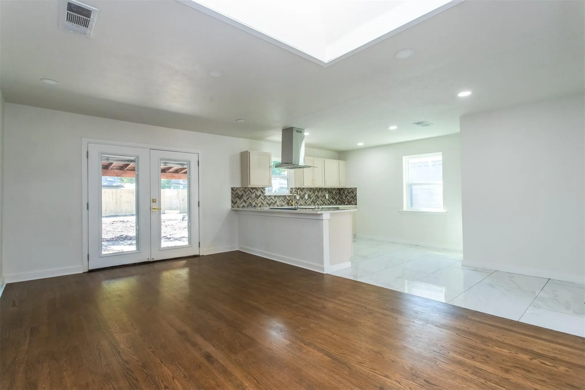 Single Family Residence For Rent in Dallas County , 1219 Cloverdale Drive, Richardson, Texas 75080, 3 Bedroom, 2 Bathroom, 2 Garage spaces, 1,418 Sqft, built in 1959, mls#21391823, Real Estate Agent in Richardson, Homes For Rent in Dallas county, Homes For Rent in Richardson, Realtor in Richardson Texas, Real Estate Brokerage Independent Realty Texas, Luminita Cordes Realtor