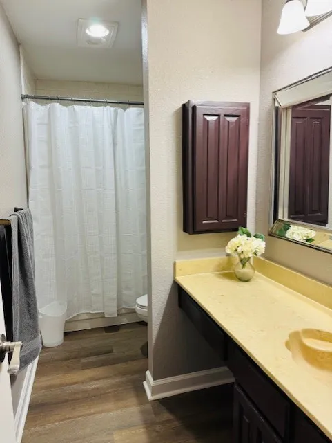 Full Hall Bath
