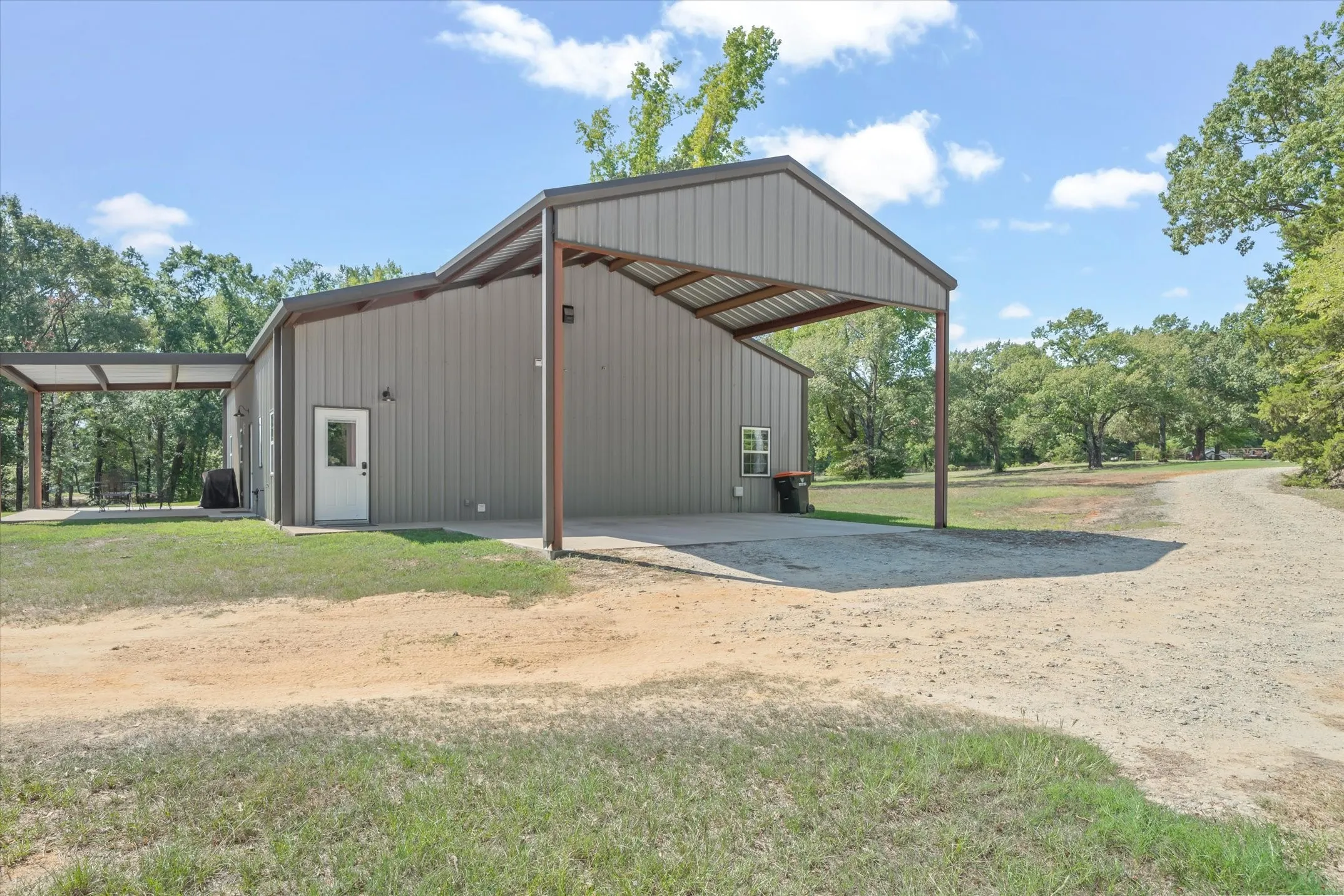 Single Family Residence For Sale in Van Zandt County , 1137 VZ County Road 4602, Ben Wheeler, Texas 75754, 3 Bedroom, 2 Bathroom, Garage spaces, 2,000 Sqft, built in 2019, mls#21389328, Real Estate Agent in Ben Wheeler, Homes For Sale in Van Zandt county, Homes For Sale in Ben Wheeler, Realtor in Ben Wheeler Texas, Real Estate Brokerage Independent Realty Texas, Luminita Cordes Realtor