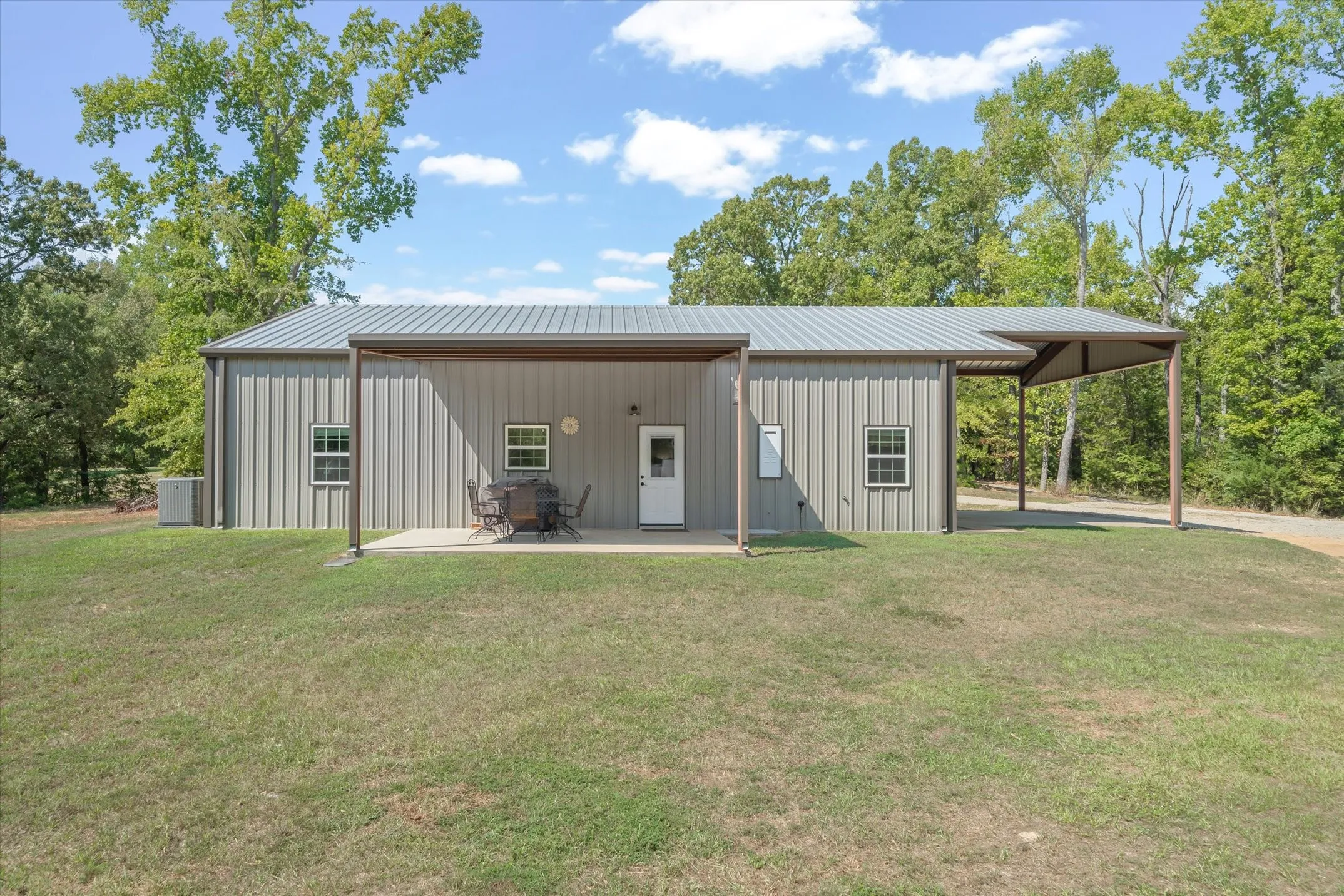 Single Family Residence For Sale in Van Zandt County , 1137 VZ County Road 4602, Ben Wheeler, Texas 75754, 3 Bedroom, 2 Bathroom, Garage spaces, 2,000 Sqft, built in 2019, mls#21389328, Real Estate Agent in Ben Wheeler, Homes For Sale in Van Zandt county, Homes For Sale in Ben Wheeler, Realtor in Ben Wheeler Texas, Real Estate Brokerage Independent Realty Texas, Luminita Cordes Realtor