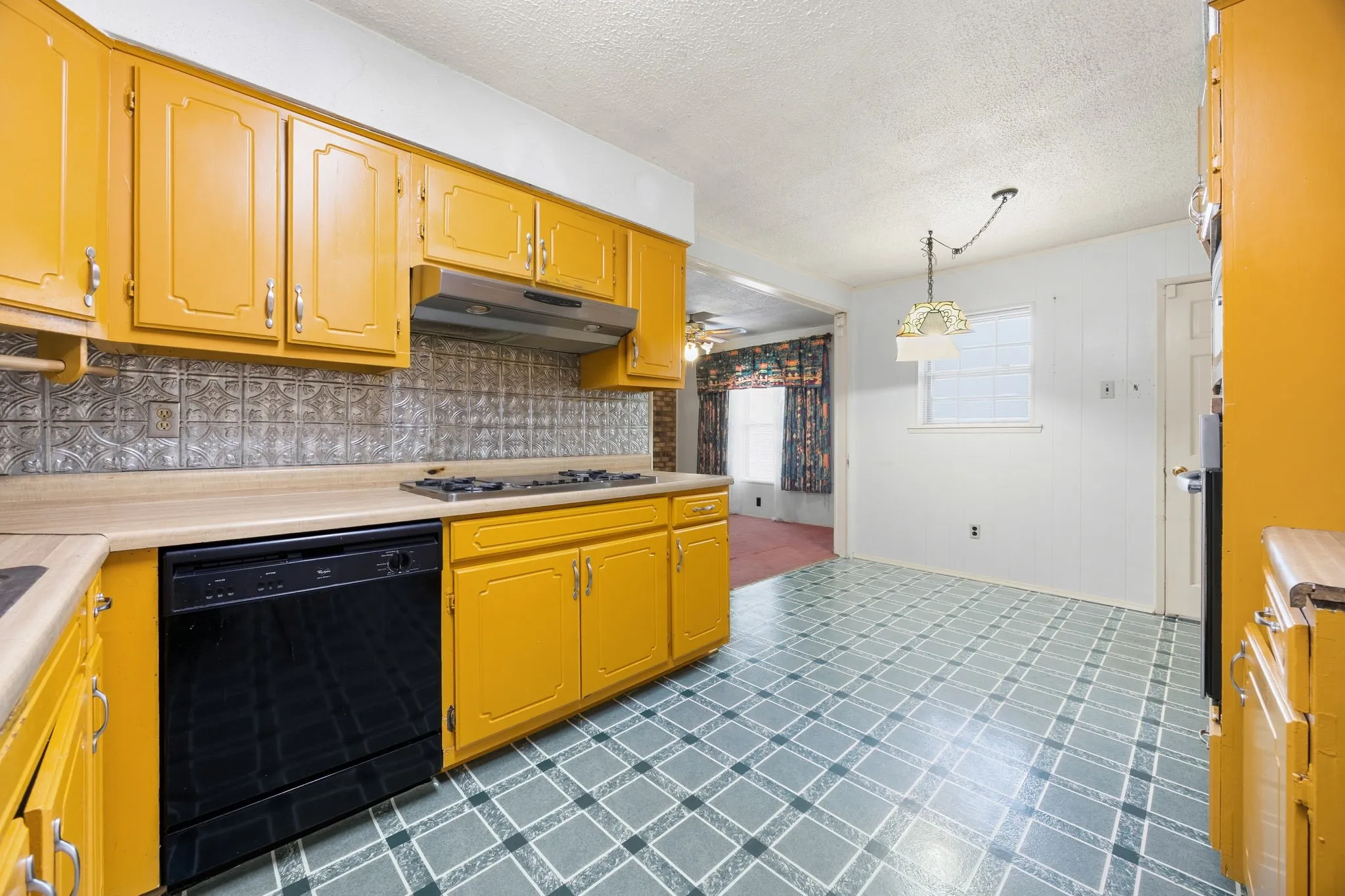 Single Family Residence For Sale in Dallas County , 7235 Vecino Drive, Dallas, Texas 75241, 3 Bedroom, 2 Bathroom, 2 Garage spaces, 1,662 Sqft, built in 1940, mls#21391235, Real Estate Agent in Dallas, Homes For Sale in Dallas county, Homes For Sale in Dallas, Realtor in Dallas Texas, Real Estate Brokerage Independent Realty Texas, Luminita Cordes Realtor