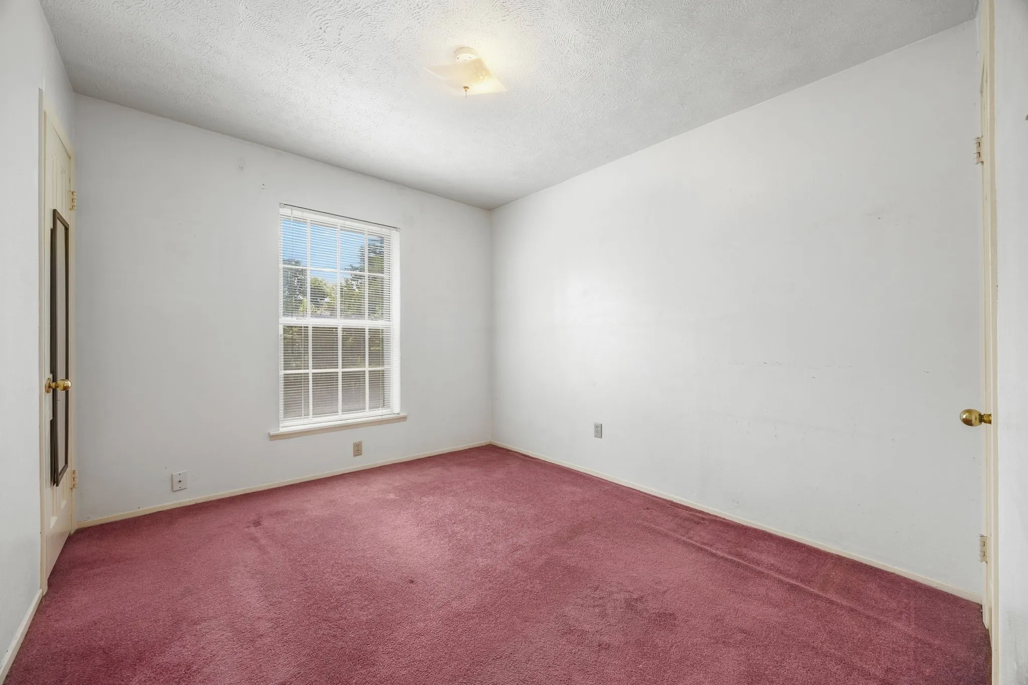 Single Family Residence For Sale in Dallas County , 7235 Vecino Drive, Dallas, Texas 75241, 3 Bedroom, 2 Bathroom, 2 Garage spaces, 1,662 Sqft, built in 1940, mls#21391235, Real Estate Agent in Dallas, Homes For Sale in Dallas county, Homes For Sale in Dallas, Realtor in Dallas Texas, Real Estate Brokerage Independent Realty Texas, Luminita Cordes Realtor