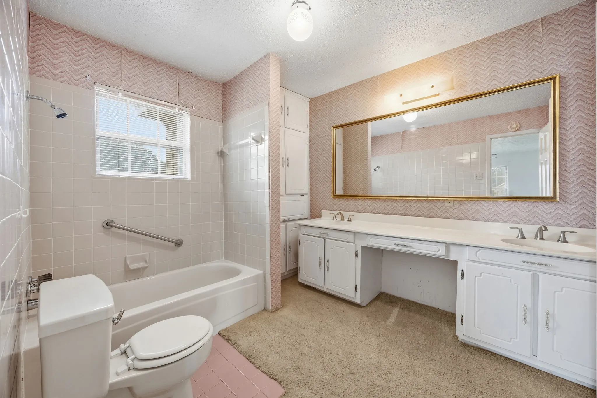 Single Family Residence For Sale in Dallas County , 7235 Vecino Drive, Dallas, Texas 75241, 3 Bedroom, 2 Bathroom, 2 Garage spaces, 1,662 Sqft, built in 1940, mls#21391235, Real Estate Agent in Dallas, Homes For Sale in Dallas county, Homes For Sale in Dallas, Realtor in Dallas Texas, Real Estate Brokerage Independent Realty Texas, Luminita Cordes Realtor