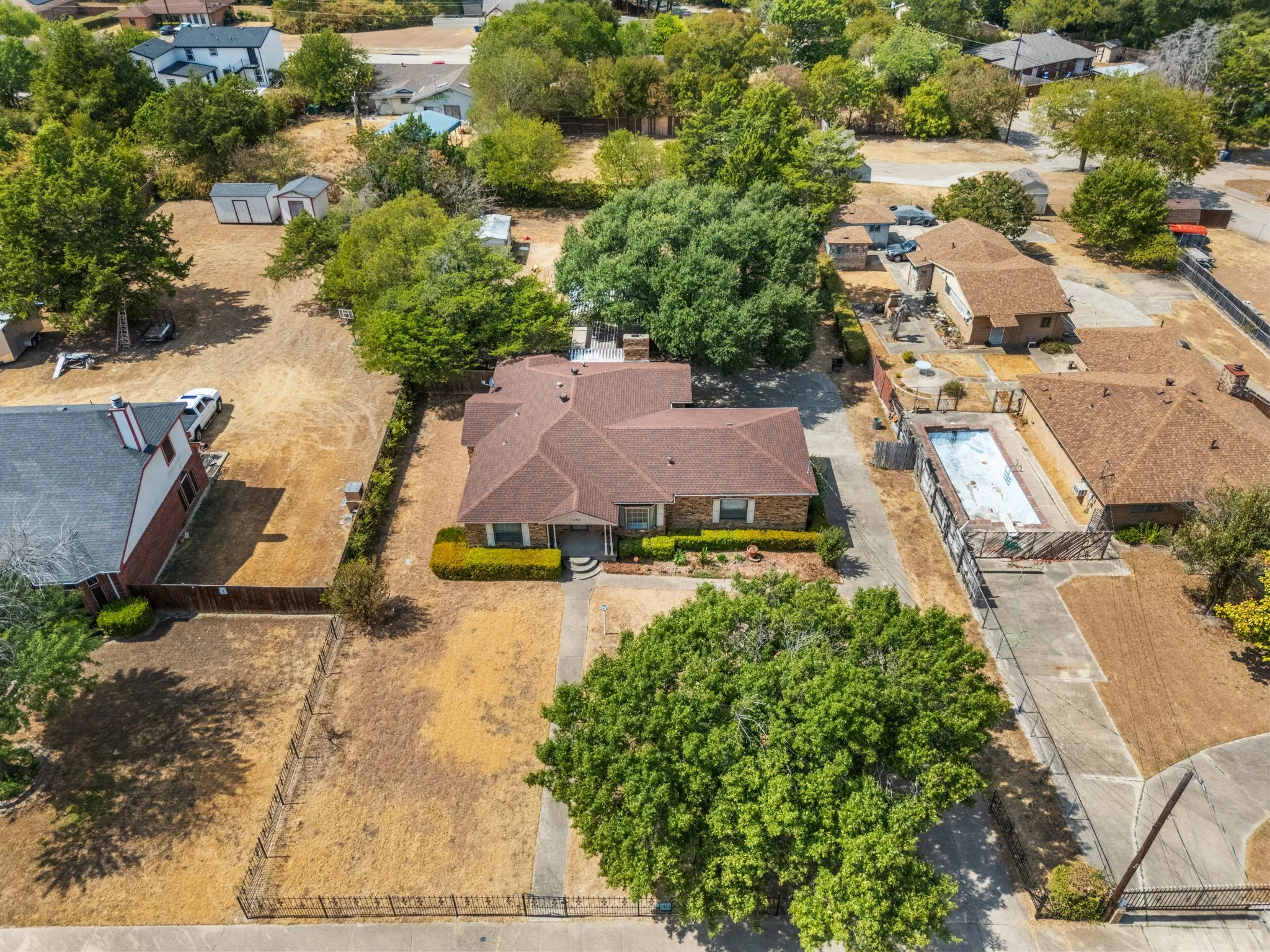 Single Family Residence For Sale in Dallas County , 7235 Vecino Drive, Dallas, Texas 75241, 3 Bedroom, 2 Bathroom, 2 Garage spaces, 1,662 Sqft, built in 1940, mls#21391235, Real Estate Agent in Dallas, Homes For Sale in Dallas county, Homes For Sale in Dallas, Realtor in Dallas Texas, Real Estate Brokerage Independent Realty Texas, Luminita Cordes Realtor
