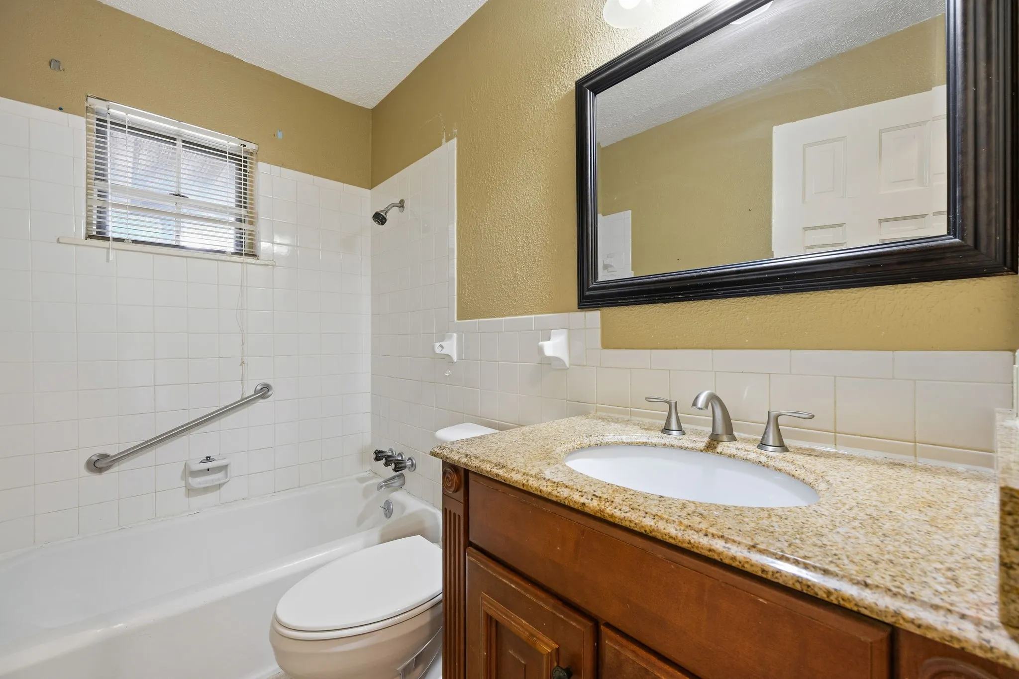 Single Family Residence For Sale in Dallas County , 7235 Vecino Drive, Dallas, Texas 75241, 3 Bedroom, 2 Bathroom, 2 Garage spaces, 1,662 Sqft, built in 1940, mls#21391235, Real Estate Agent in Dallas, Homes For Sale in Dallas county, Homes For Sale in Dallas, Realtor in Dallas Texas, Real Estate Brokerage Independent Realty Texas, Luminita Cordes Realtor