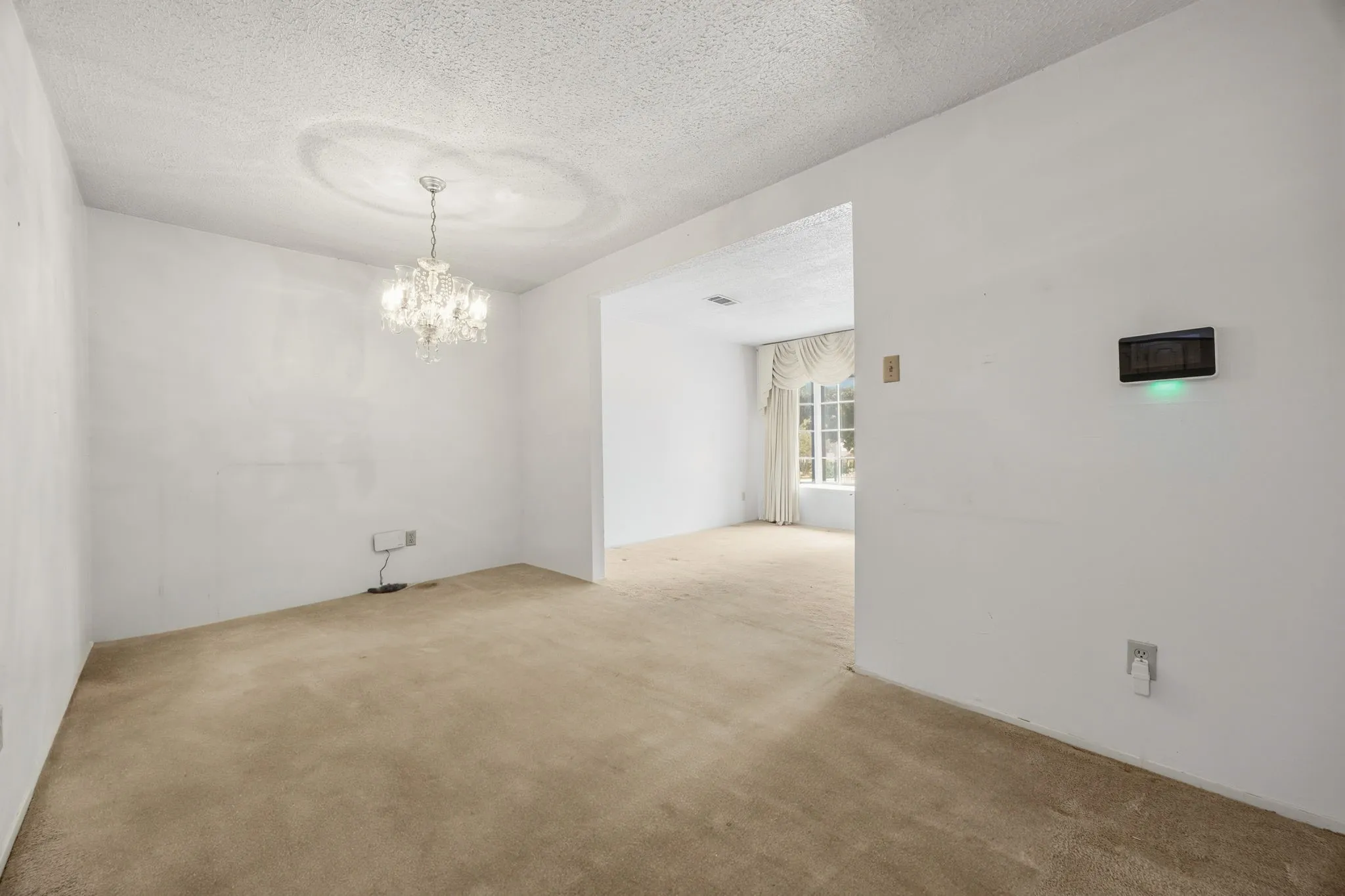 Single Family Residence For Sale in Dallas County , 7235 Vecino Drive, Dallas, Texas 75241, 3 Bedroom, 2 Bathroom, 2 Garage spaces, 1,662 Sqft, built in 1940, mls#21391235, Real Estate Agent in Dallas, Homes For Sale in Dallas county, Homes For Sale in Dallas, Realtor in Dallas Texas, Real Estate Brokerage Independent Realty Texas, Luminita Cordes Realtor