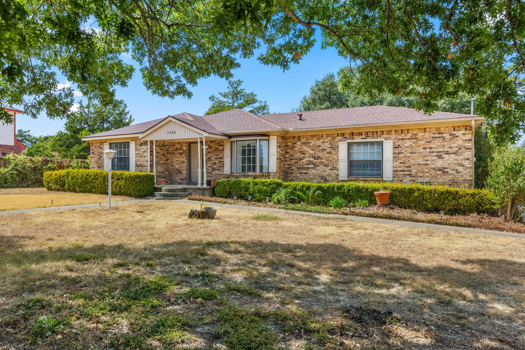 Single Family Residence For Sale in Dallas County , 7235 Vecino Drive, Dallas, Texas 75241, 3 Bedroom, 2 Bathroom, 2 Garage spaces, 1,662 Sqft, built in 1940, mls#21391235, Real Estate Agent in Dallas, Homes For Sale in Dallas county, Homes For Sale in Dallas, Realtor in Dallas Texas, Real Estate Brokerage Independent Realty Texas, Luminita Cordes Realtor