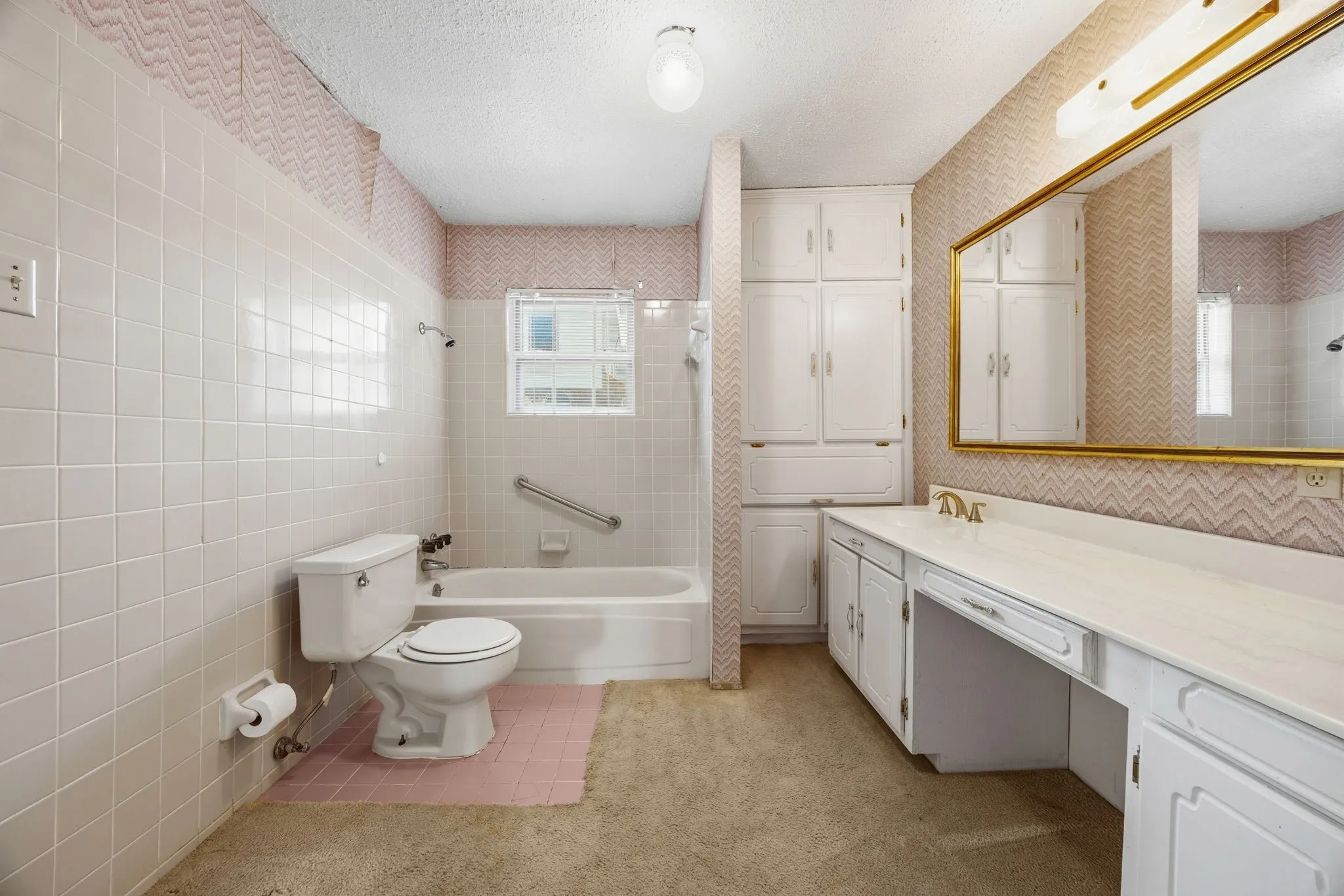 Single Family Residence For Sale in Dallas County , 7235 Vecino Drive, Dallas, Texas 75241, 3 Bedroom, 2 Bathroom, 2 Garage spaces, 1,662 Sqft, built in 1940, mls#21391235, Real Estate Agent in Dallas, Homes For Sale in Dallas county, Homes For Sale in Dallas, Realtor in Dallas Texas, Real Estate Brokerage Independent Realty Texas, Luminita Cordes Realtor