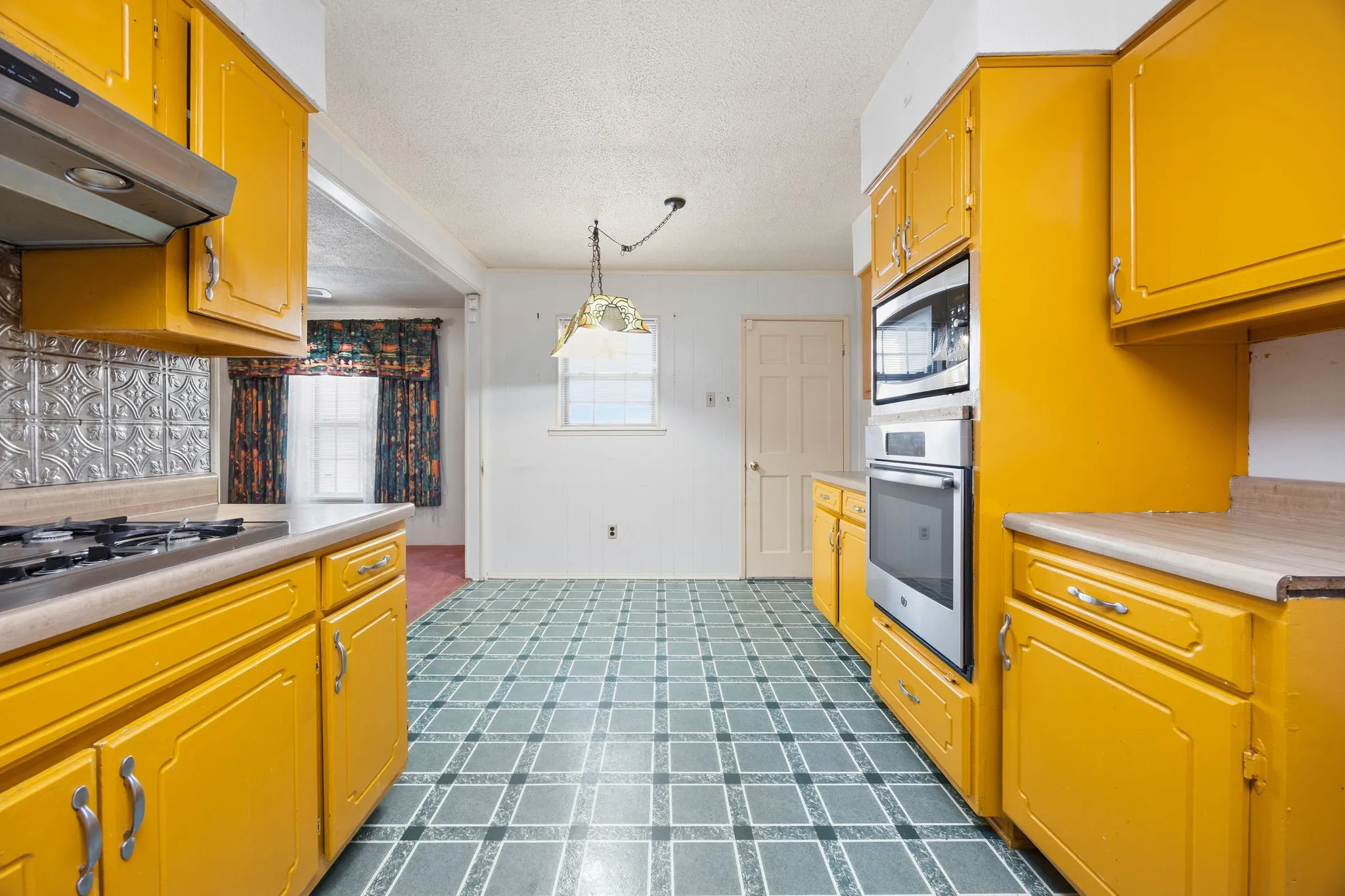 Single Family Residence For Sale in Dallas County , 7235 Vecino Drive, Dallas, Texas 75241, 3 Bedroom, 2 Bathroom, 2 Garage spaces, 1,662 Sqft, built in 1940, mls#21391235, Real Estate Agent in Dallas, Homes For Sale in Dallas county, Homes For Sale in Dallas, Realtor in Dallas Texas, Real Estate Brokerage Independent Realty Texas, Luminita Cordes Realtor