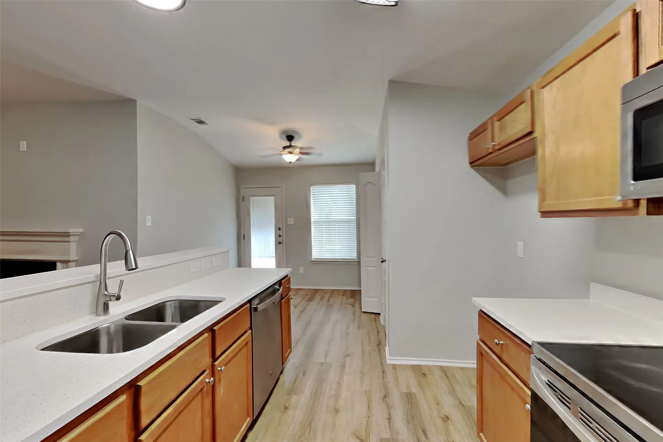 Single Family Residence For Rent in Tarrant County , 641 Mallard Drive, Saginaw, Texas 76131, 3 Bedroom, 2 Bathroom, 2 Garage spaces, 1,555 Sqft, built in 2004, mls#21391822, Real Estate Agent in Saginaw, Homes For Rent in Tarrant county, Homes For Rent in Saginaw, Realtor in Saginaw Texas, Real Estate Brokerage Independent Realty Texas, Luminita Cordes Realtor