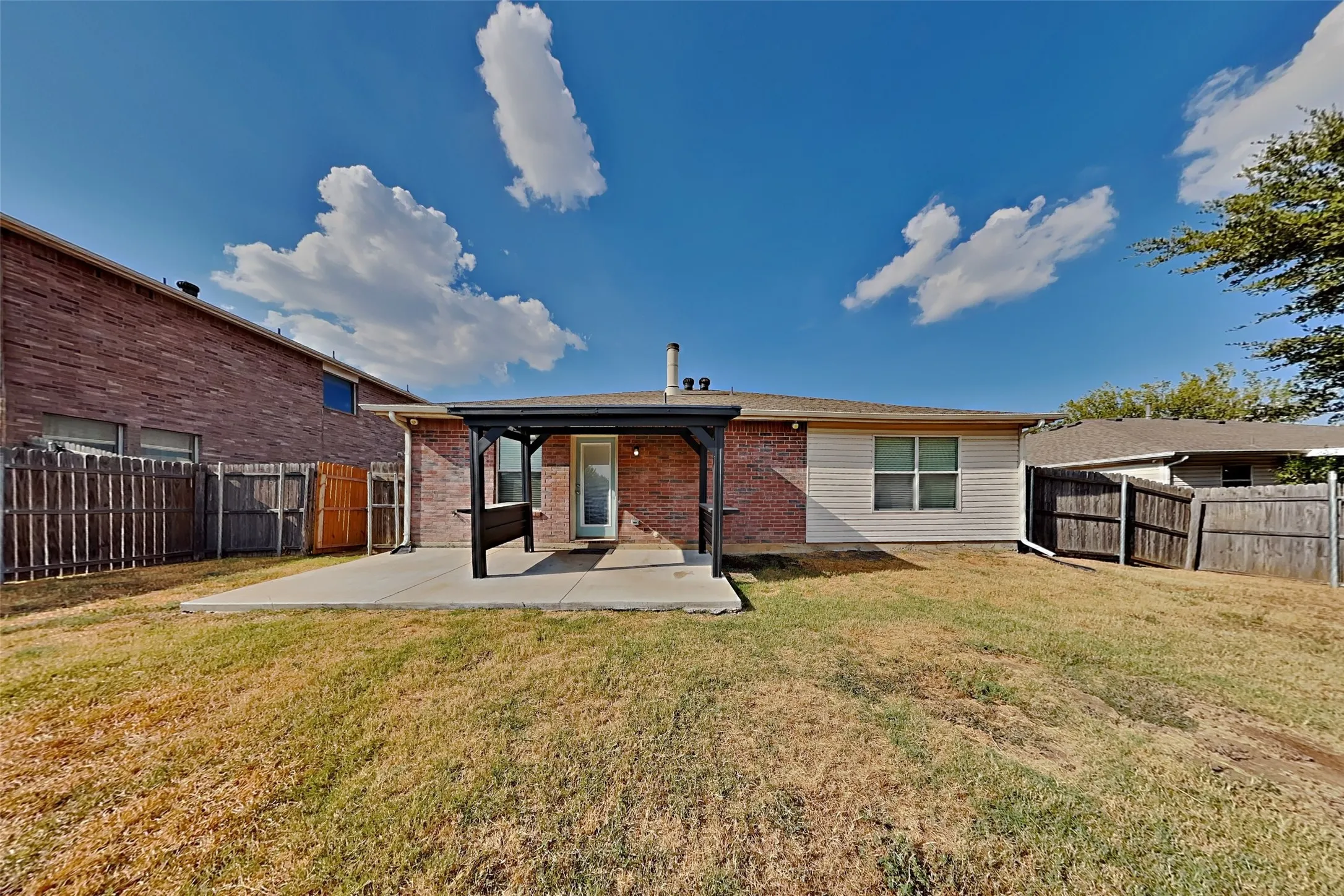 Single Family Residence For Rent in Tarrant County , 641 Mallard Drive, Saginaw, Texas 76131, 3 Bedroom, 2 Bathroom, 2 Garage spaces, 1,555 Sqft, built in 2004, mls#21391822, Real Estate Agent in Saginaw, Homes For Rent in Tarrant county, Homes For Rent in Saginaw, Realtor in Saginaw Texas, Real Estate Brokerage Independent Realty Texas, Luminita Cordes Realtor