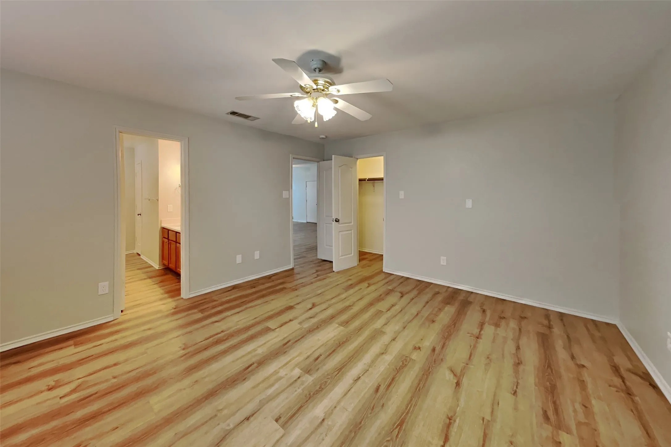 Single Family Residence For Rent in Tarrant County , 641 Mallard Drive, Saginaw, Texas 76131, 3 Bedroom, 2 Bathroom, 2 Garage spaces, 1,555 Sqft, built in 2004, mls#21391822, Real Estate Agent in Saginaw, Homes For Rent in Tarrant county, Homes For Rent in Saginaw, Realtor in Saginaw Texas, Real Estate Brokerage Independent Realty Texas, Luminita Cordes Realtor