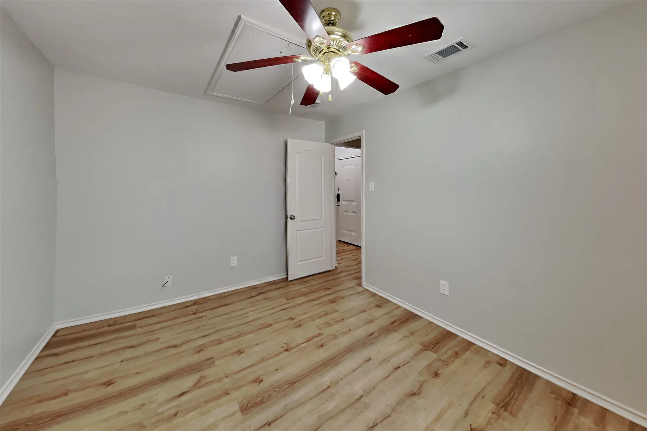 Single Family Residence For Rent in Tarrant County , 641 Mallard Drive, Saginaw, Texas 76131, 3 Bedroom, 2 Bathroom, 2 Garage spaces, 1,555 Sqft, built in 2004, mls#21391822, Real Estate Agent in Saginaw, Homes For Rent in Tarrant county, Homes For Rent in Saginaw, Realtor in Saginaw Texas, Real Estate Brokerage Independent Realty Texas, Luminita Cordes Realtor