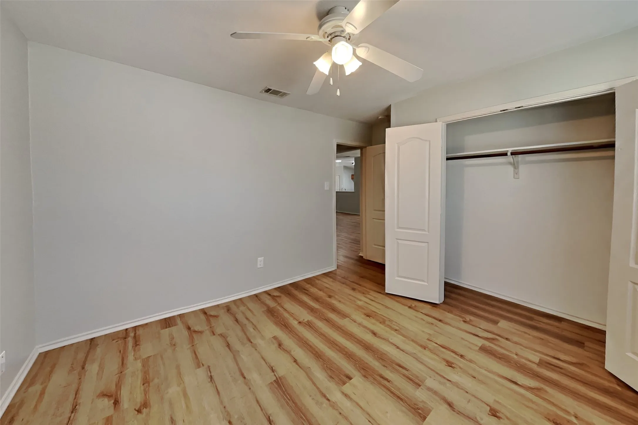 Single Family Residence For Rent in Tarrant County , 641 Mallard Drive, Saginaw, Texas 76131, 3 Bedroom, 2 Bathroom, 2 Garage spaces, 1,555 Sqft, built in 2004, mls#21391822, Real Estate Agent in Saginaw, Homes For Rent in Tarrant county, Homes For Rent in Saginaw, Realtor in Saginaw Texas, Real Estate Brokerage Independent Realty Texas, Luminita Cordes Realtor