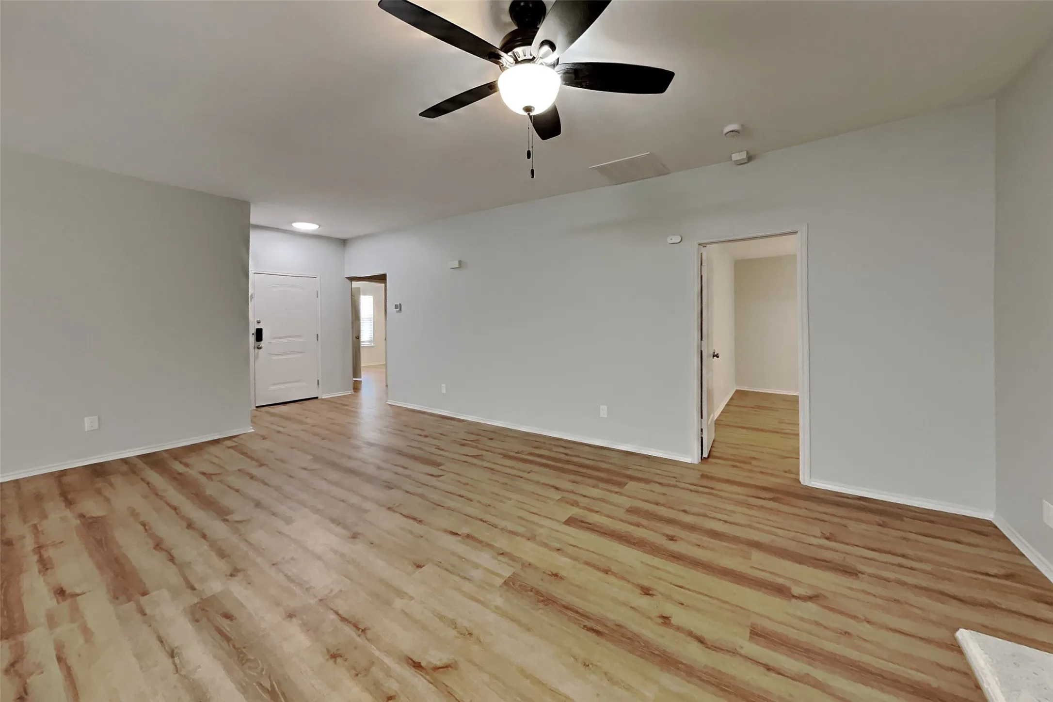 Single Family Residence For Rent in Tarrant County , 641 Mallard Drive, Saginaw, Texas 76131, 3 Bedroom, 2 Bathroom, 2 Garage spaces, 1,555 Sqft, built in 2004, mls#21391822, Real Estate Agent in Saginaw, Homes For Rent in Tarrant county, Homes For Rent in Saginaw, Realtor in Saginaw Texas, Real Estate Brokerage Independent Realty Texas, Luminita Cordes Realtor