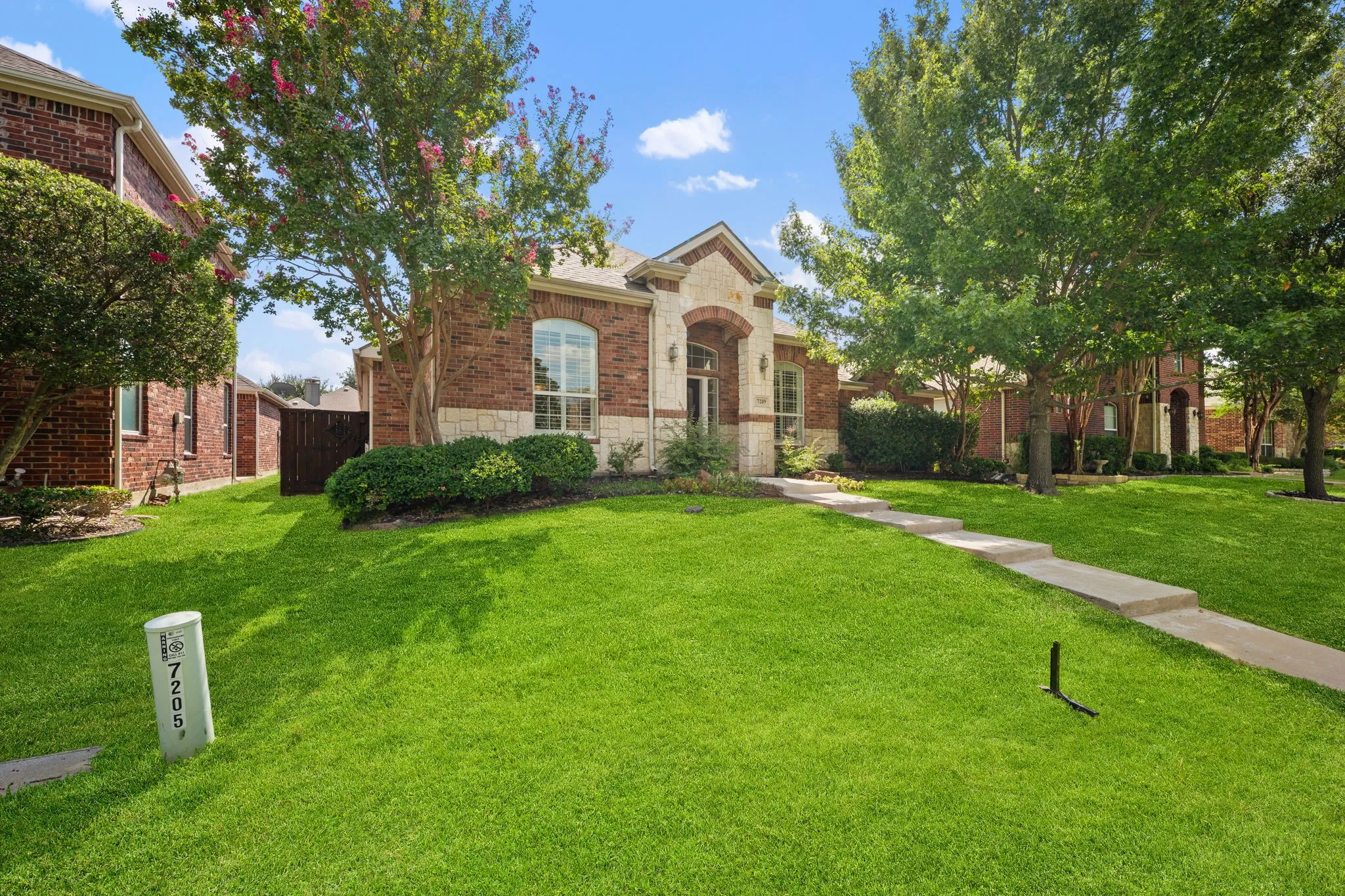 Single Family Residence For Sale in Collin County , 7209 Royal Glen Trail, Mc Kinney, Texas 75072, 3 Bedroom, 3 Bathroom, 2 Garage spaces, 2,994 Sqft, built in 2004, mls#21391106, Real Estate Agent in Mc Kinney, Homes For Sale in Collin county, Homes For Sale in Mc Kinney, Realtor in Mc Kinney Texas, Real Estate Brokerage Independent Realty Texas, Luminita Cordes Realtor