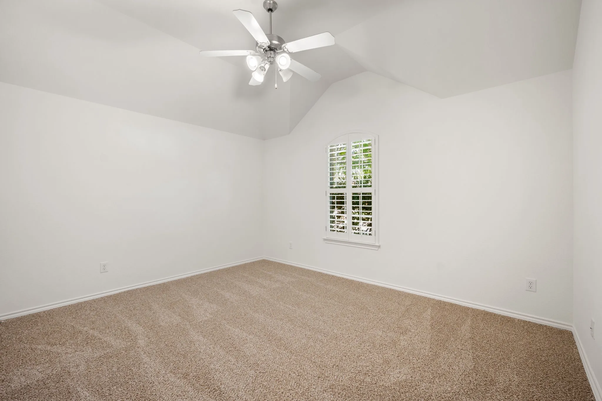 Single Family Residence For Sale in Collin County , 7209 Royal Glen Trail, Mc Kinney, Texas 75072, 3 Bedroom, 3 Bathroom, 2 Garage spaces, 2,994 Sqft, built in 2004, mls#21391106, Real Estate Agent in Mc Kinney, Homes For Sale in Collin county, Homes For Sale in Mc Kinney, Realtor in Mc Kinney Texas, Real Estate Brokerage Independent Realty Texas, Luminita Cordes Realtor