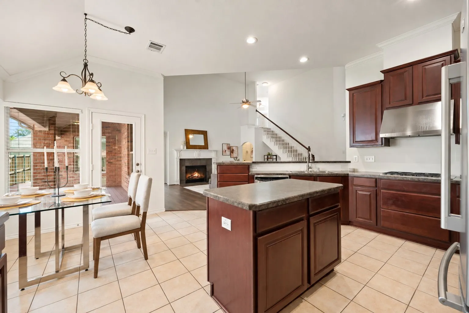 Single Family Residence For Sale in Collin County , 7209 Royal Glen Trail, Mc Kinney, Texas 75072, 3 Bedroom, 3 Bathroom, 2 Garage spaces, 2,994 Sqft, built in 2004, mls#21391106, Real Estate Agent in Mc Kinney, Homes For Sale in Collin county, Homes For Sale in Mc Kinney, Realtor in Mc Kinney Texas, Real Estate Brokerage Independent Realty Texas, Luminita Cordes Realtor