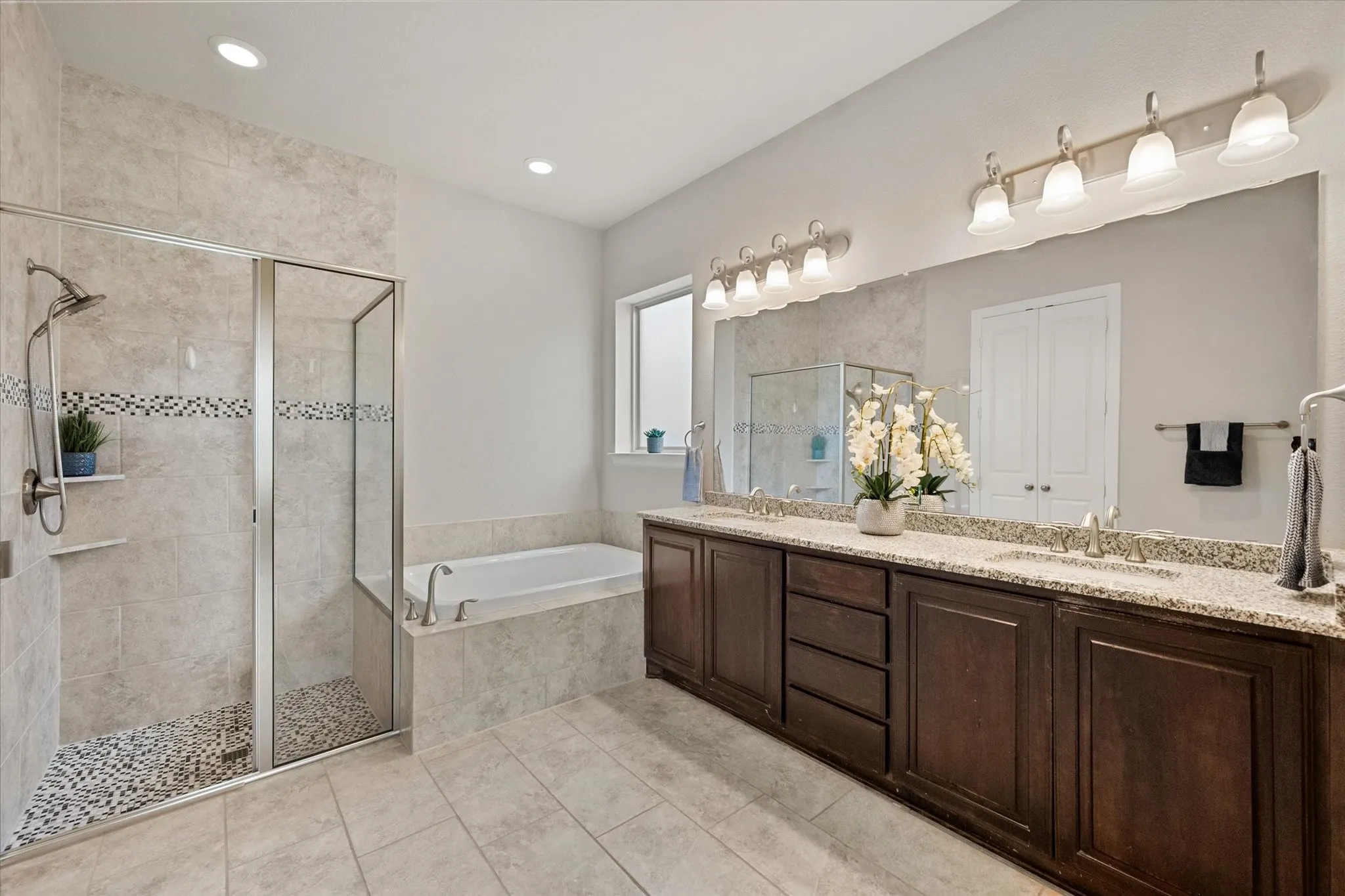 Single Family Residence For Sale in Tarrant County , 1108 Ivy Charm Way, Arlington, Texas 76005, 3 Bedroom, 3 Bathroom, 2 Garage spaces, 2,506 Sqft, built in 2017, mls#21391682, Real Estate Agent in Arlington, Homes For Sale in Tarrant county, Homes For Sale in Arlington, Realtor in Arlington Texas, Real Estate Brokerage Independent Realty Texas, Luminita Cordes Realtor