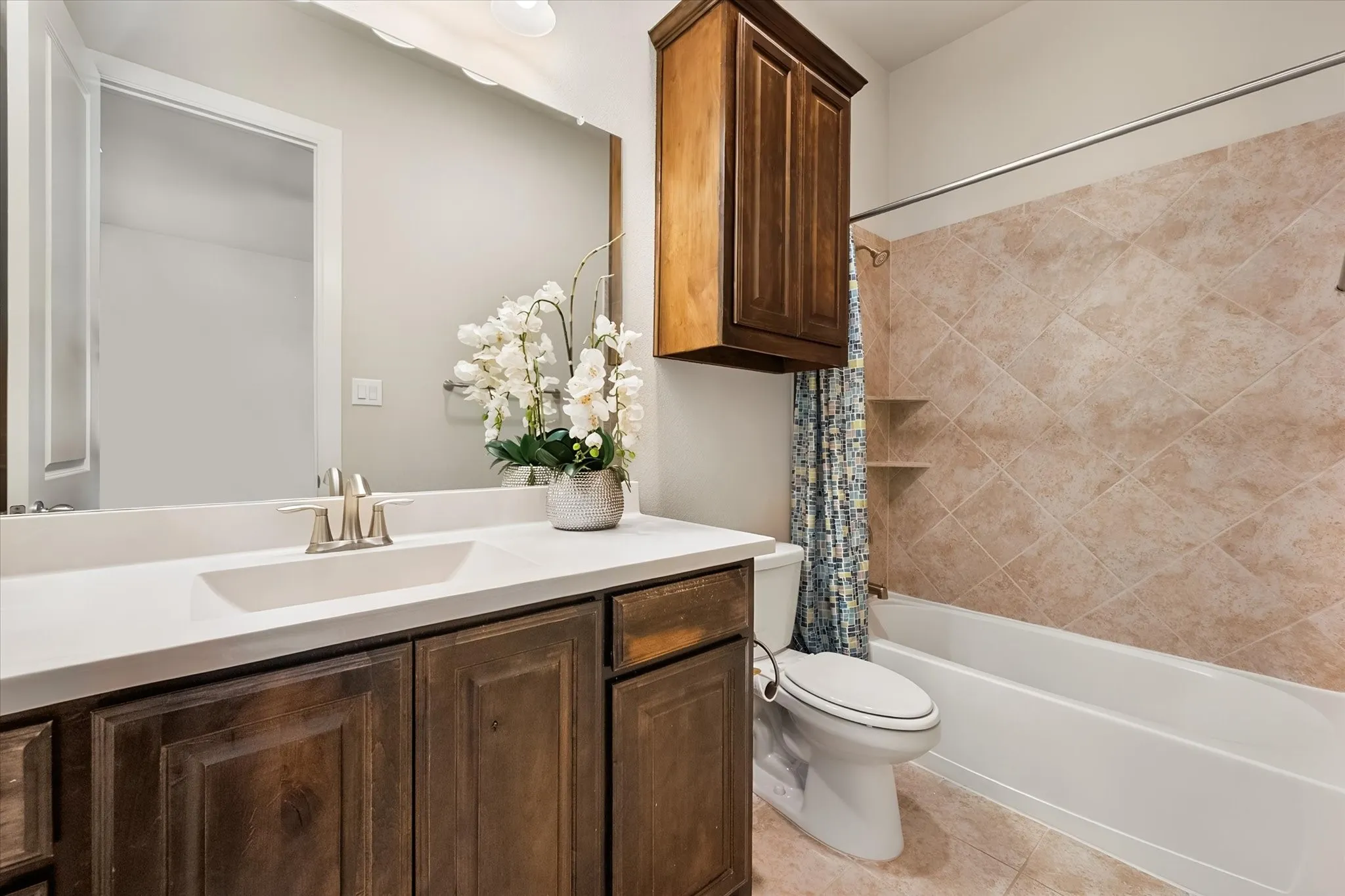 Single Family Residence For Sale in Tarrant County , 1108 Ivy Charm Way, Arlington, Texas 76005, 3 Bedroom, 3 Bathroom, 2 Garage spaces, 2,506 Sqft, built in 2017, mls#21391682, Real Estate Agent in Arlington, Homes For Sale in Tarrant county, Homes For Sale in Arlington, Realtor in Arlington Texas, Real Estate Brokerage Independent Realty Texas, Luminita Cordes Realtor