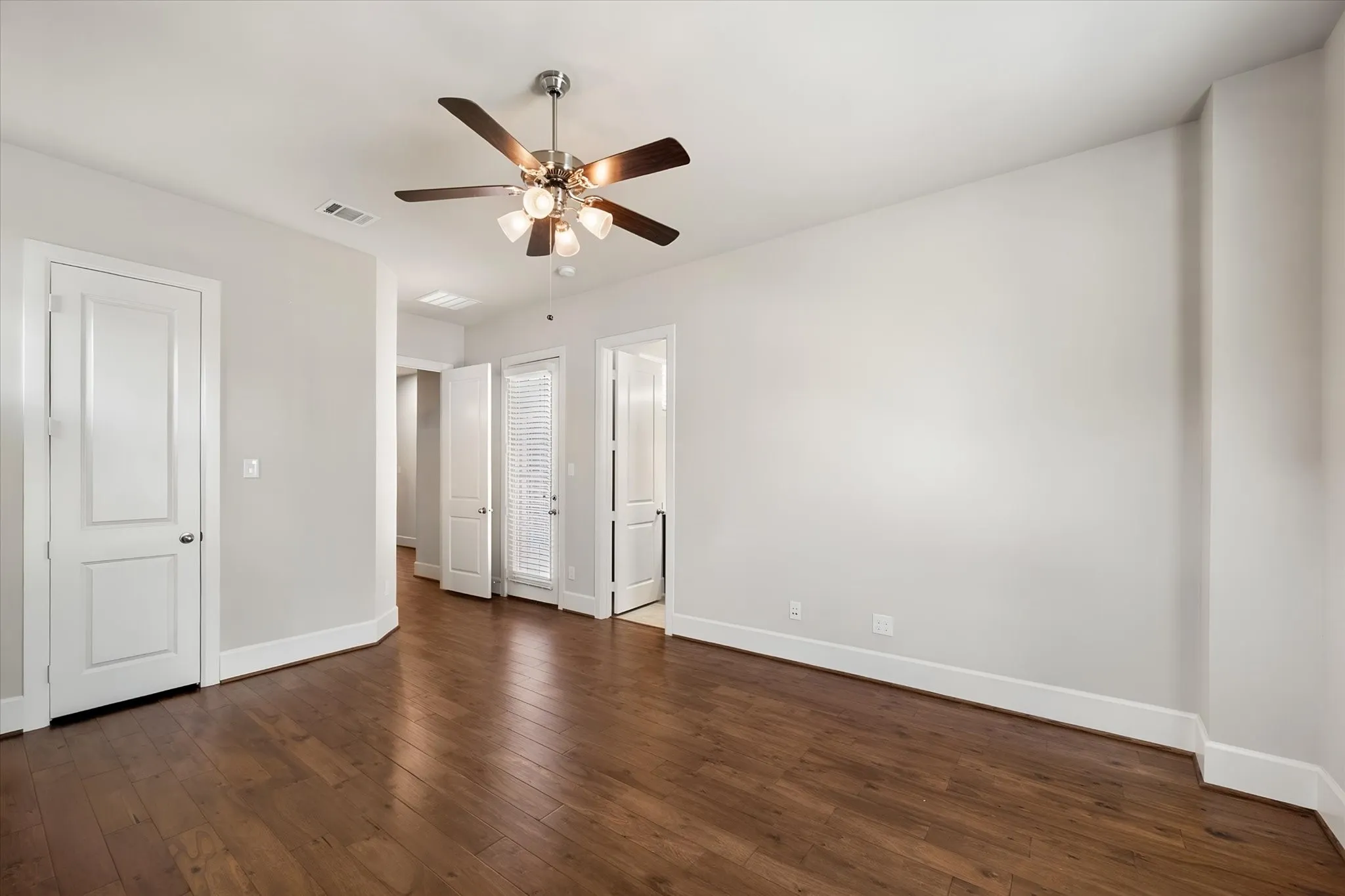 Single Family Residence For Sale in Tarrant County , 1108 Ivy Charm Way, Arlington, Texas 76005, 3 Bedroom, 3 Bathroom, 2 Garage spaces, 2,506 Sqft, built in 2017, mls#21391682, Real Estate Agent in Arlington, Homes For Sale in Tarrant county, Homes For Sale in Arlington, Realtor in Arlington Texas, Real Estate Brokerage Independent Realty Texas, Luminita Cordes Realtor