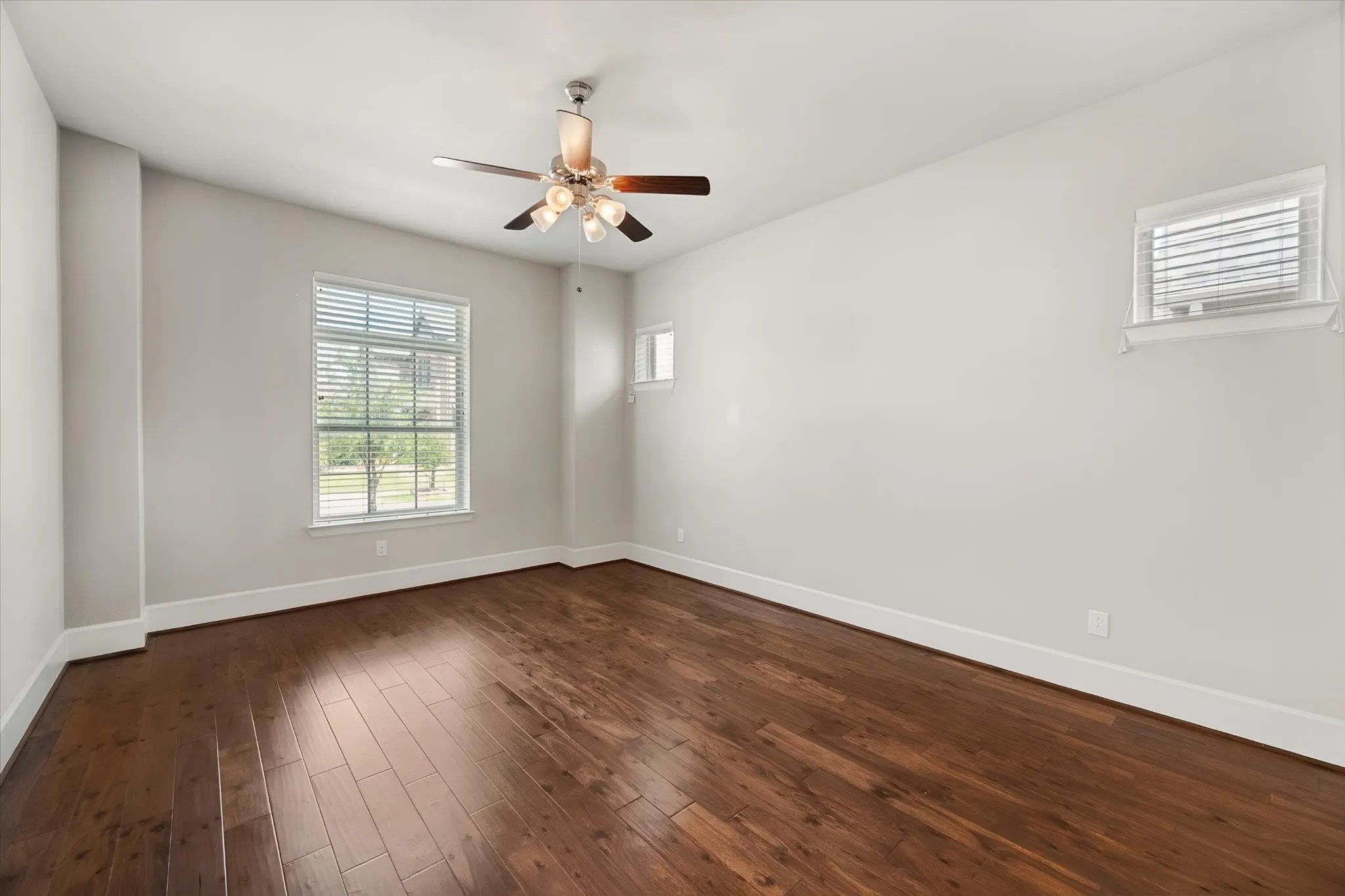 Single Family Residence For Sale in Tarrant County , 1108 Ivy Charm Way, Arlington, Texas 76005, 3 Bedroom, 3 Bathroom, 2 Garage spaces, 2,506 Sqft, built in 2017, mls#21391682, Real Estate Agent in Arlington, Homes For Sale in Tarrant county, Homes For Sale in Arlington, Realtor in Arlington Texas, Real Estate Brokerage Independent Realty Texas, Luminita Cordes Realtor