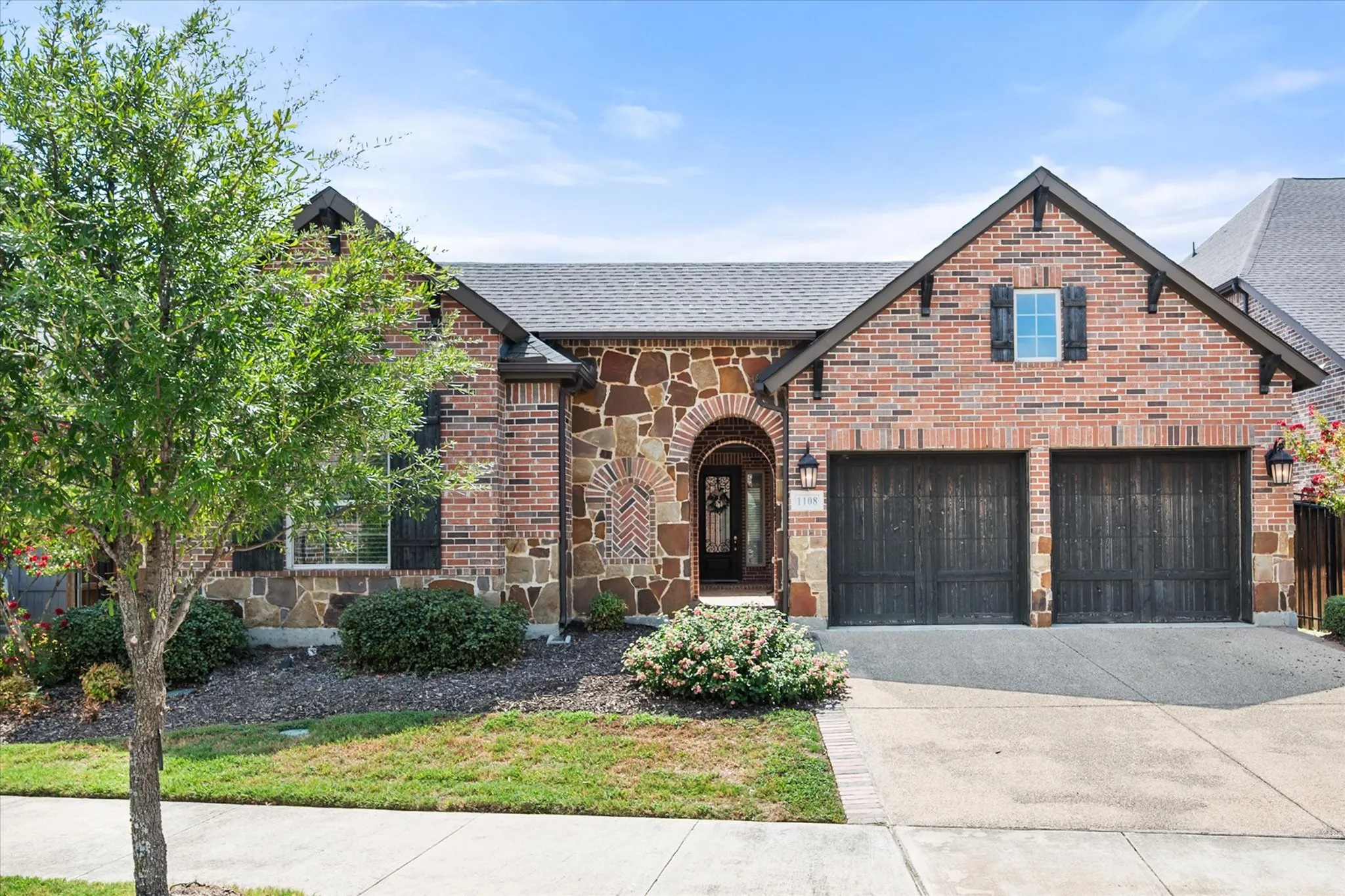 Single Family Residence For Sale in Tarrant County , 1108 Ivy Charm Way, Arlington, Texas 76005, 3 Bedroom, 3 Bathroom, 2 Garage spaces, 2,506 Sqft, built in 2017, mls#21391682, Real Estate Agent in Arlington, Homes For Sale in Tarrant county, Homes For Sale in Arlington, Realtor in Arlington Texas, Real Estate Brokerage Independent Realty Texas, Luminita Cordes Realtor