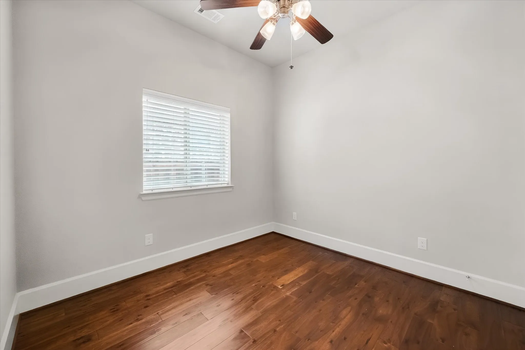 Single Family Residence For Sale in Tarrant County , 1108 Ivy Charm Way, Arlington, Texas 76005, 3 Bedroom, 3 Bathroom, 2 Garage spaces, 2,506 Sqft, built in 2017, mls#21391682, Real Estate Agent in Arlington, Homes For Sale in Tarrant county, Homes For Sale in Arlington, Realtor in Arlington Texas, Real Estate Brokerage Independent Realty Texas, Luminita Cordes Realtor