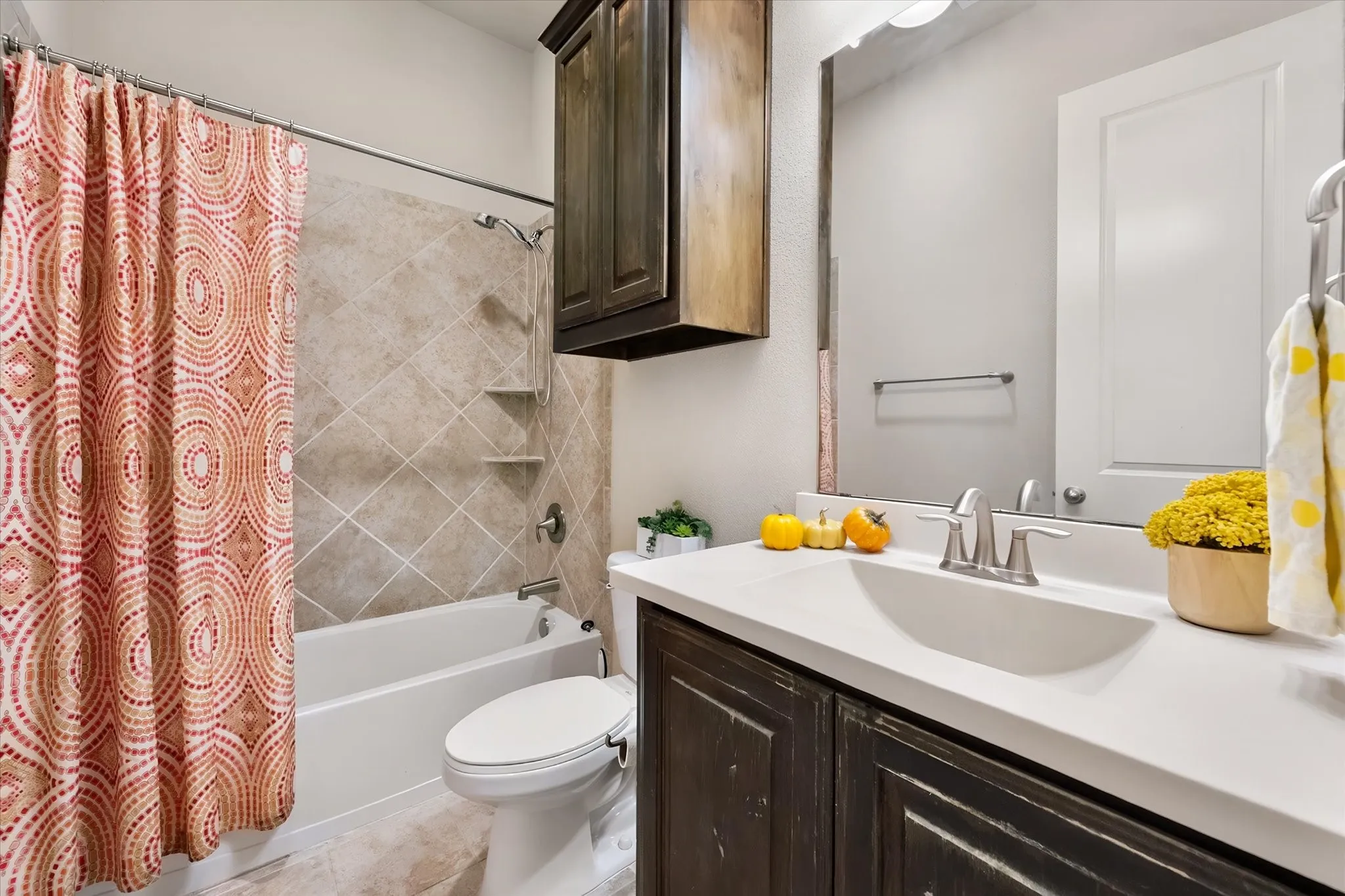 Single Family Residence For Sale in Tarrant County , 1108 Ivy Charm Way, Arlington, Texas 76005, 3 Bedroom, 3 Bathroom, 2 Garage spaces, 2,506 Sqft, built in 2017, mls#21391682, Real Estate Agent in Arlington, Homes For Sale in Tarrant county, Homes For Sale in Arlington, Realtor in Arlington Texas, Real Estate Brokerage Independent Realty Texas, Luminita Cordes Realtor