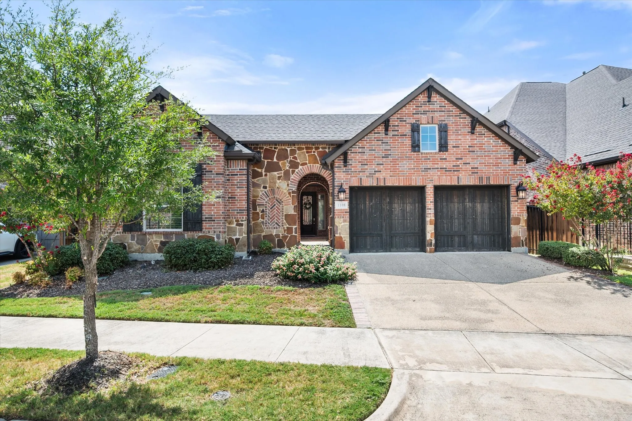 Single Family Residence For Sale in Tarrant County , 1108 Ivy Charm Way, Arlington, Texas 76005, 3 Bedroom, 3 Bathroom, 2 Garage spaces, 2,506 Sqft, built in 2017, mls#21391682, Real Estate Agent in Arlington, Homes For Sale in Tarrant county, Homes For Sale in Arlington, Realtor in Arlington Texas, Real Estate Brokerage Independent Realty Texas, Luminita Cordes Realtor