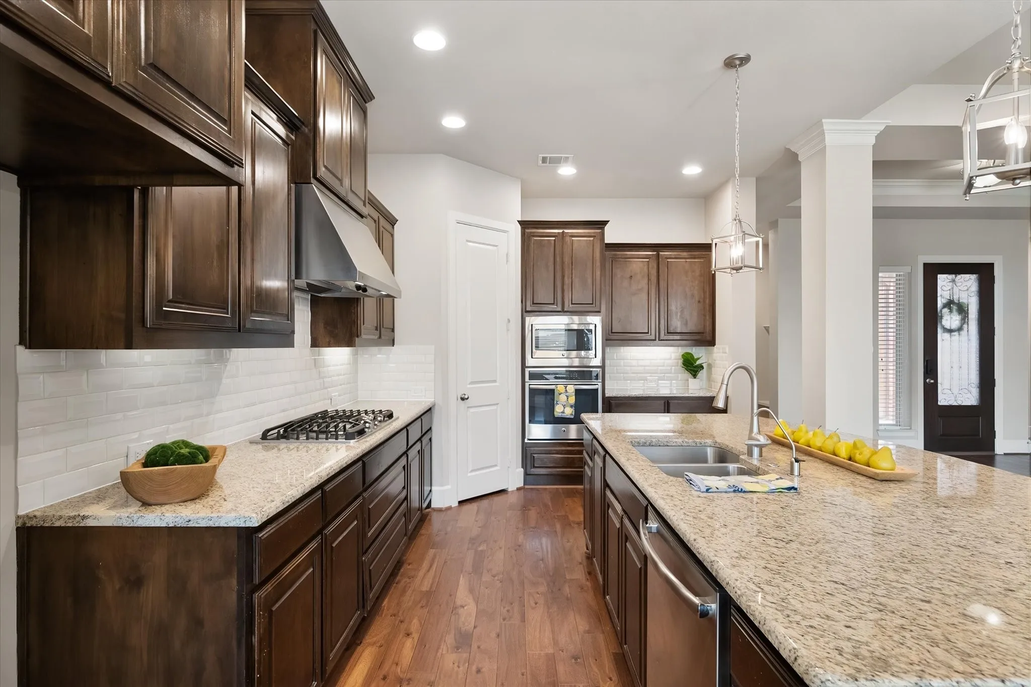 Single Family Residence For Sale in Tarrant County , 1108 Ivy Charm Way, Arlington, Texas 76005, 3 Bedroom, 3 Bathroom, 2 Garage spaces, 2,506 Sqft, built in 2017, mls#21391682, Real Estate Agent in Arlington, Homes For Sale in Tarrant county, Homes For Sale in Arlington, Realtor in Arlington Texas, Real Estate Brokerage Independent Realty Texas, Luminita Cordes Realtor