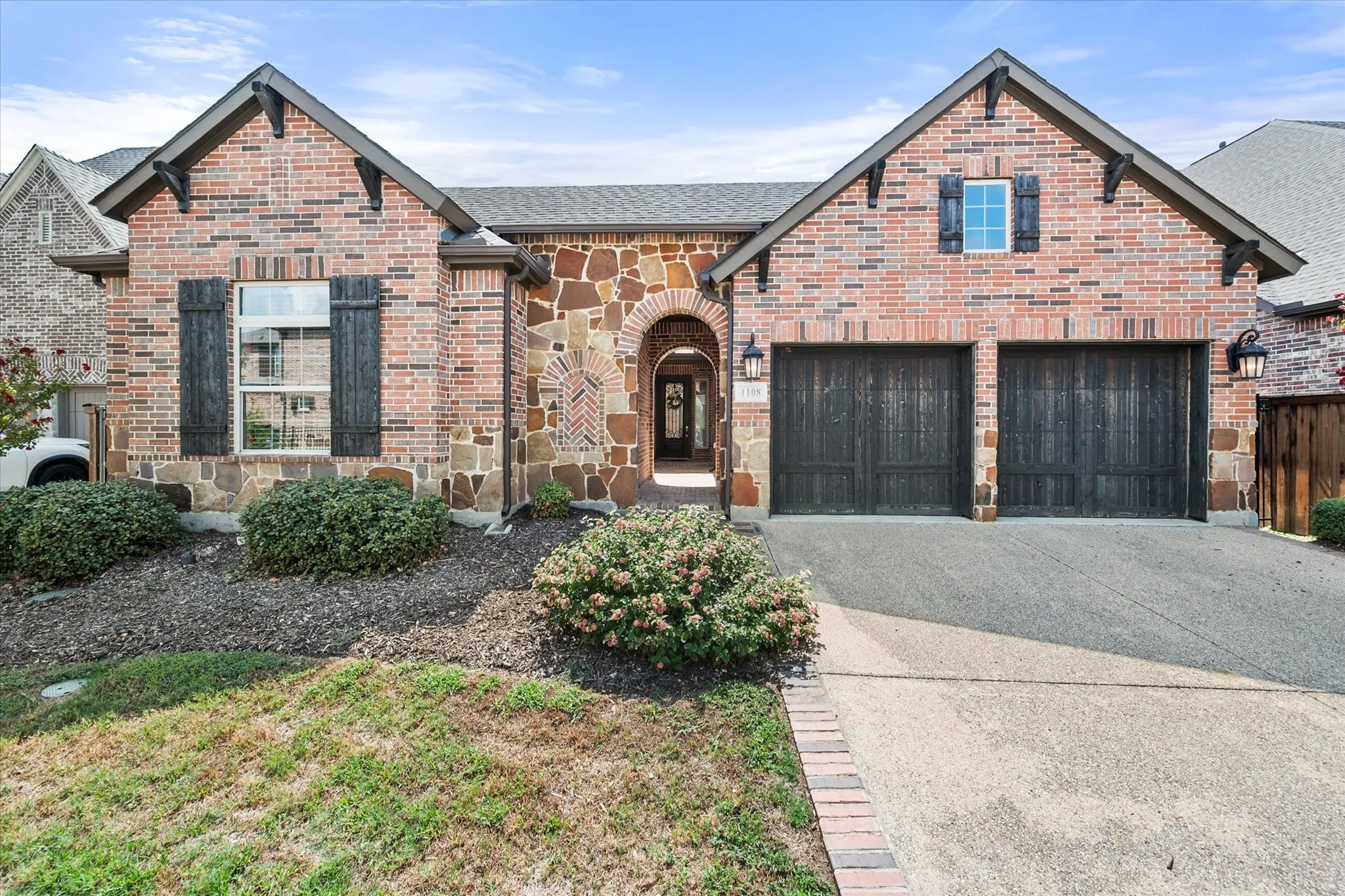 Single Family Residence For Sale in Tarrant County , 1108 Ivy Charm Way, Arlington, Texas 76005, 3 Bedroom, 3 Bathroom, 2 Garage spaces, 2,506 Sqft, built in 2017, mls#21391682, Real Estate Agent in Arlington, Homes For Sale in Tarrant county, Homes For Sale in Arlington, Realtor in Arlington Texas, Real Estate Brokerage Independent Realty Texas, Luminita Cordes Realtor