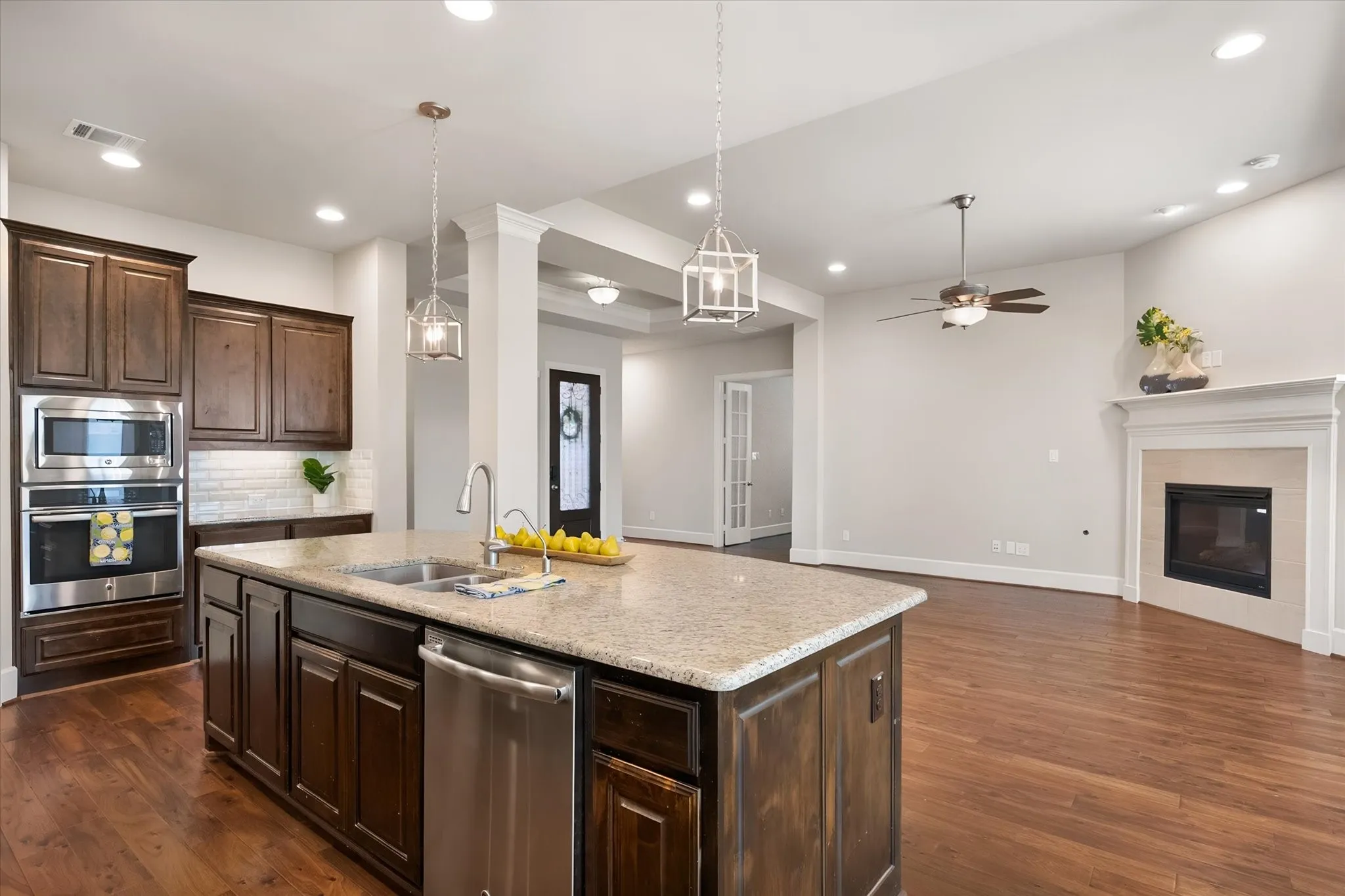 Single Family Residence For Sale in Tarrant County , 1108 Ivy Charm Way, Arlington, Texas 76005, 3 Bedroom, 3 Bathroom, 2 Garage spaces, 2,506 Sqft, built in 2017, mls#21391682, Real Estate Agent in Arlington, Homes For Sale in Tarrant county, Homes For Sale in Arlington, Realtor in Arlington Texas, Real Estate Brokerage Independent Realty Texas, Luminita Cordes Realtor