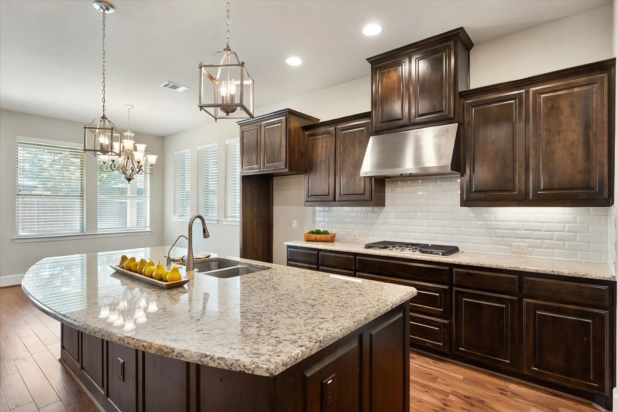 Single Family Residence For Sale in Tarrant County , 1108 Ivy Charm Way, Arlington, Texas 76005, 3 Bedroom, 3 Bathroom, 2 Garage spaces, 2,506 Sqft, built in 2017, mls#21391682, Real Estate Agent in Arlington, Homes For Sale in Tarrant county, Homes For Sale in Arlington, Realtor in Arlington Texas, Real Estate Brokerage Independent Realty Texas, Luminita Cordes Realtor