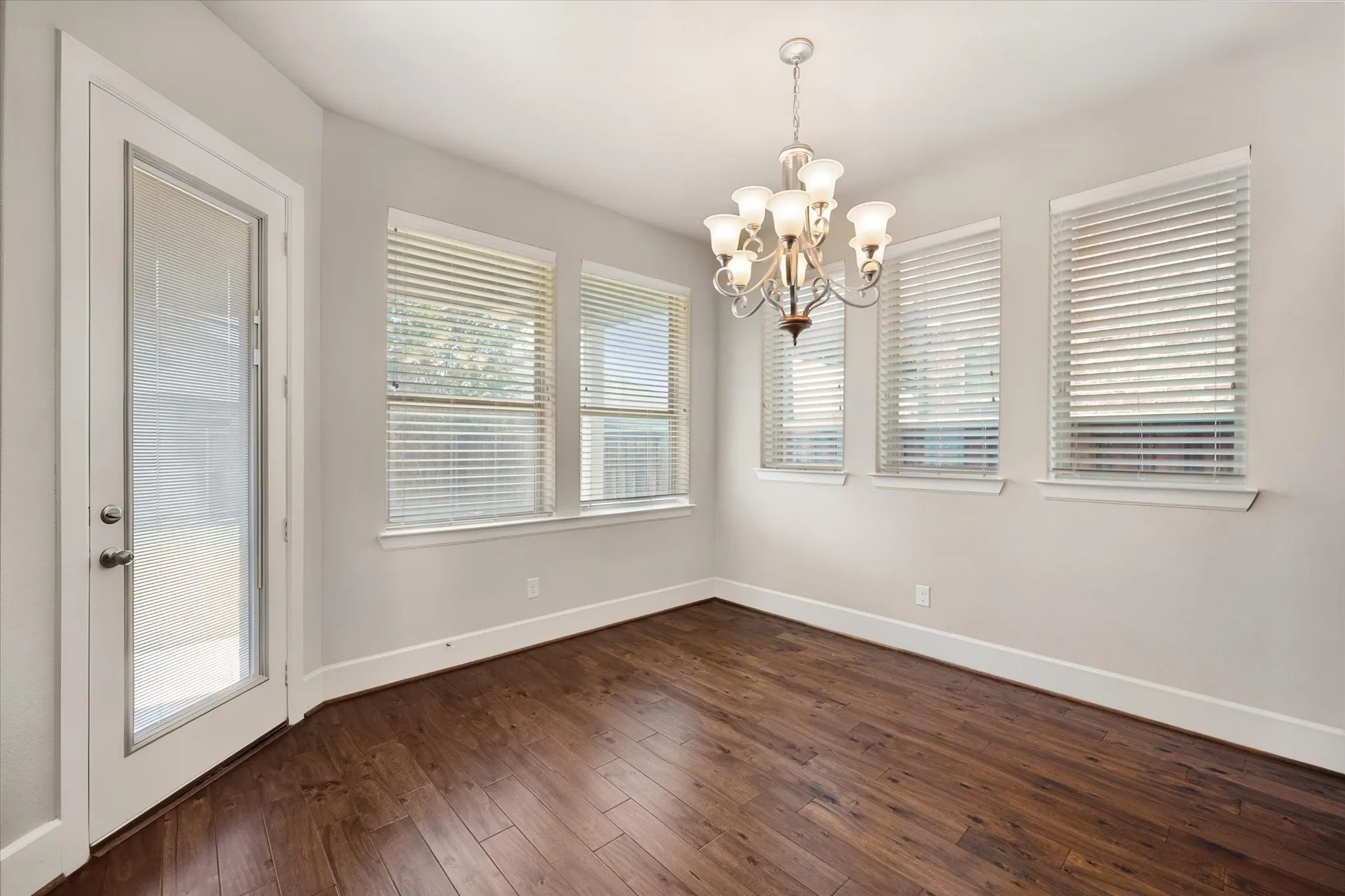 Single Family Residence For Sale in Tarrant County , 1108 Ivy Charm Way, Arlington, Texas 76005, 3 Bedroom, 3 Bathroom, 2 Garage spaces, 2,506 Sqft, built in 2017, mls#21391682, Real Estate Agent in Arlington, Homes For Sale in Tarrant county, Homes For Sale in Arlington, Realtor in Arlington Texas, Real Estate Brokerage Independent Realty Texas, Luminita Cordes Realtor