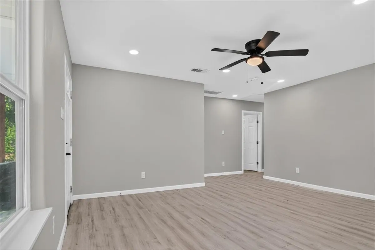 Single Family Residence For Sale in Mc Lennan County , 2409 Mitchell Avenue, Waco, Texas 76708, 3 Bedroom, 2 Bathroom, Garage spaces, 1,044 Sqft, built in 1946, mls#21384376, Real Estate Agent in Waco, Homes For Sale in Mc Lennan county, Homes For Sale in Waco, Realtor in Waco Texas, Real Estate Brokerage Independent Realty Texas, Luminita Cordes Realtor