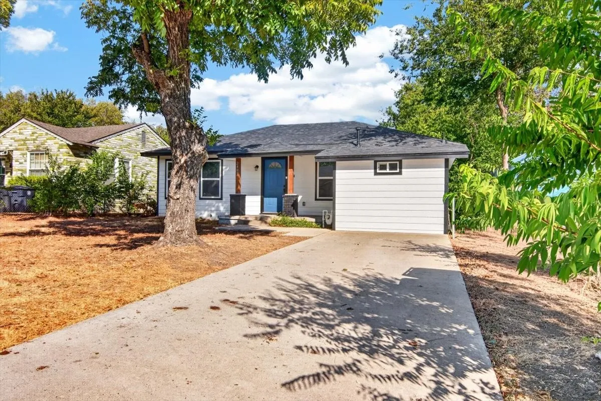 Single Family Residence For Sale in Mc Lennan County , 2409 Mitchell Avenue, Waco, Texas 76708, 3 Bedroom, 2 Bathroom, Garage spaces, 1,044 Sqft, built in 1946, mls#21384376, Real Estate Agent in Waco, Homes For Sale in Mc Lennan county, Homes For Sale in Waco, Realtor in Waco Texas, Real Estate Brokerage Independent Realty Texas, Luminita Cordes Realtor