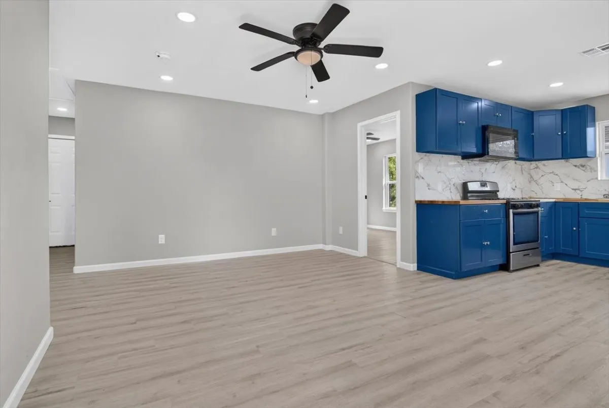 Single Family Residence For Sale in Mc Lennan County , 2409 Mitchell Avenue, Waco, Texas 76708, 3 Bedroom, 2 Bathroom, Garage spaces, 1,044 Sqft, built in 1946, mls#21384376, Real Estate Agent in Waco, Homes For Sale in Mc Lennan county, Homes For Sale in Waco, Realtor in Waco Texas, Real Estate Brokerage Independent Realty Texas, Luminita Cordes Realtor