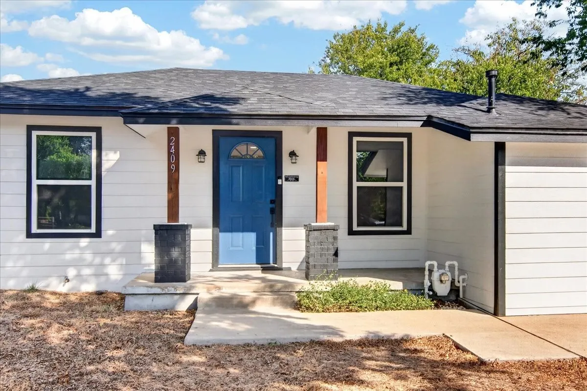 Single Family Residence For Sale in Mc Lennan County , 2409 Mitchell Avenue, Waco, Texas 76708, 3 Bedroom, 2 Bathroom, Garage spaces, 1,044 Sqft, built in 1946, mls#21384376, Real Estate Agent in Waco, Homes For Sale in Mc Lennan county, Homes For Sale in Waco, Realtor in Waco Texas, Real Estate Brokerage Independent Realty Texas, Luminita Cordes Realtor