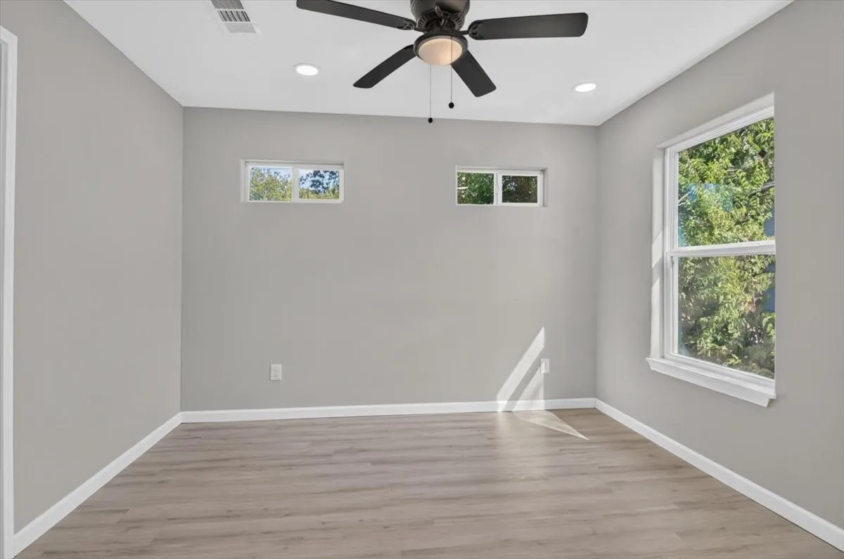 Single Family Residence For Sale in Mc Lennan County , 2409 Mitchell Avenue, Waco, Texas 76708, 3 Bedroom, 2 Bathroom, Garage spaces, 1,044 Sqft, built in 1946, mls#21384376, Real Estate Agent in Waco, Homes For Sale in Mc Lennan county, Homes For Sale in Waco, Realtor in Waco Texas, Real Estate Brokerage Independent Realty Texas, Luminita Cordes Realtor