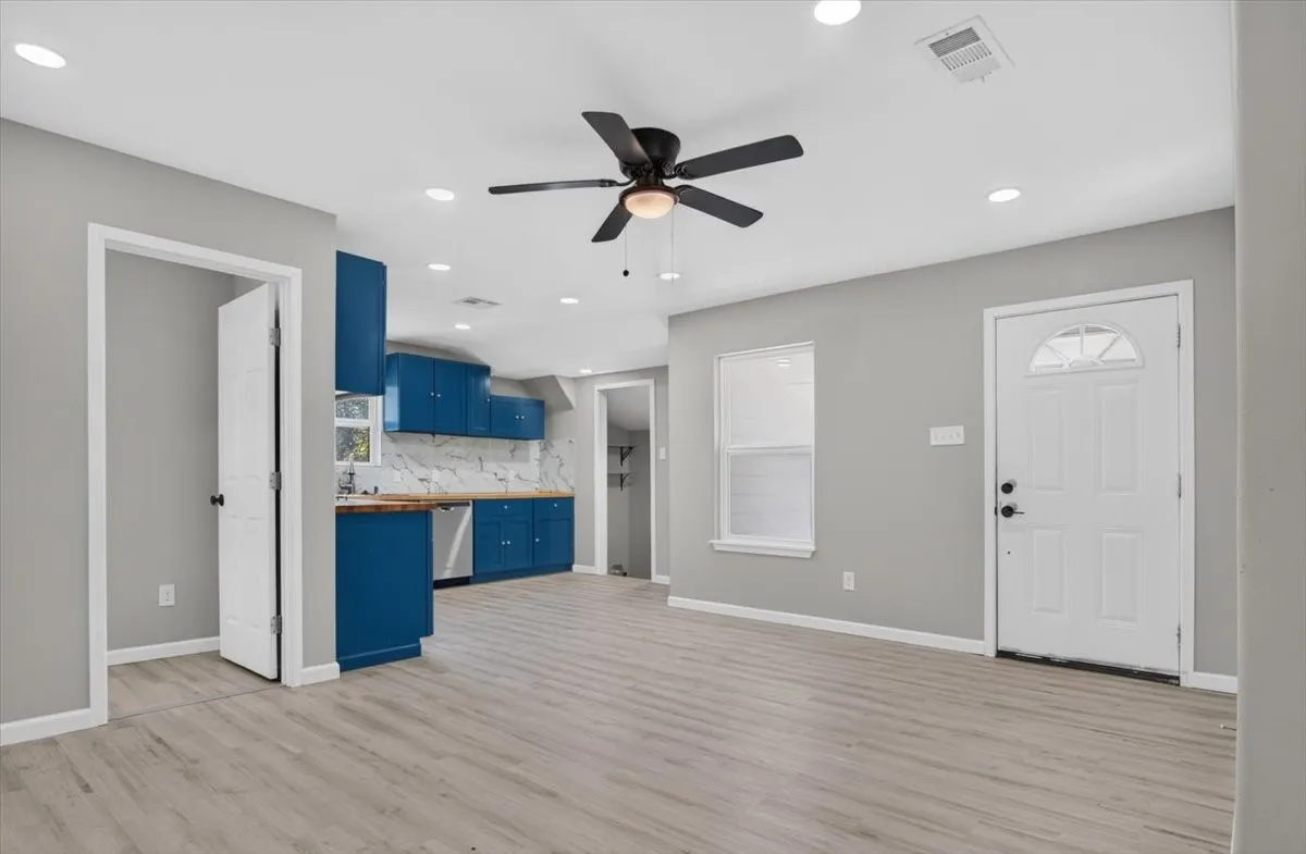 Single Family Residence For Sale in Mc Lennan County , 2409 Mitchell Avenue, Waco, Texas 76708, 3 Bedroom, 2 Bathroom, Garage spaces, 1,044 Sqft, built in 1946, mls#21384376, Real Estate Agent in Waco, Homes For Sale in Mc Lennan county, Homes For Sale in Waco, Realtor in Waco Texas, Real Estate Brokerage Independent Realty Texas, Luminita Cordes Realtor