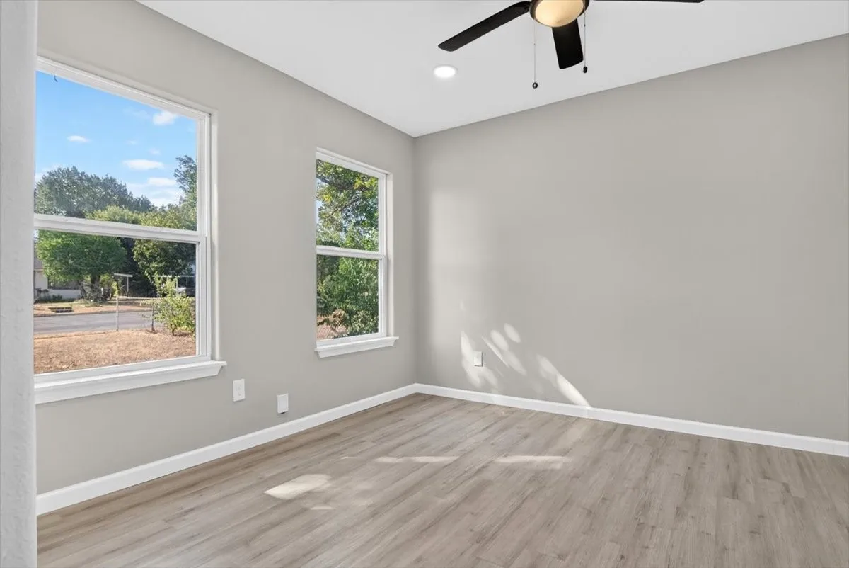 Single Family Residence For Sale in Mc Lennan County , 2409 Mitchell Avenue, Waco, Texas 76708, 3 Bedroom, 2 Bathroom, Garage spaces, 1,044 Sqft, built in 1946, mls#21384376, Real Estate Agent in Waco, Homes For Sale in Mc Lennan county, Homes For Sale in Waco, Realtor in Waco Texas, Real Estate Brokerage Independent Realty Texas, Luminita Cordes Realtor